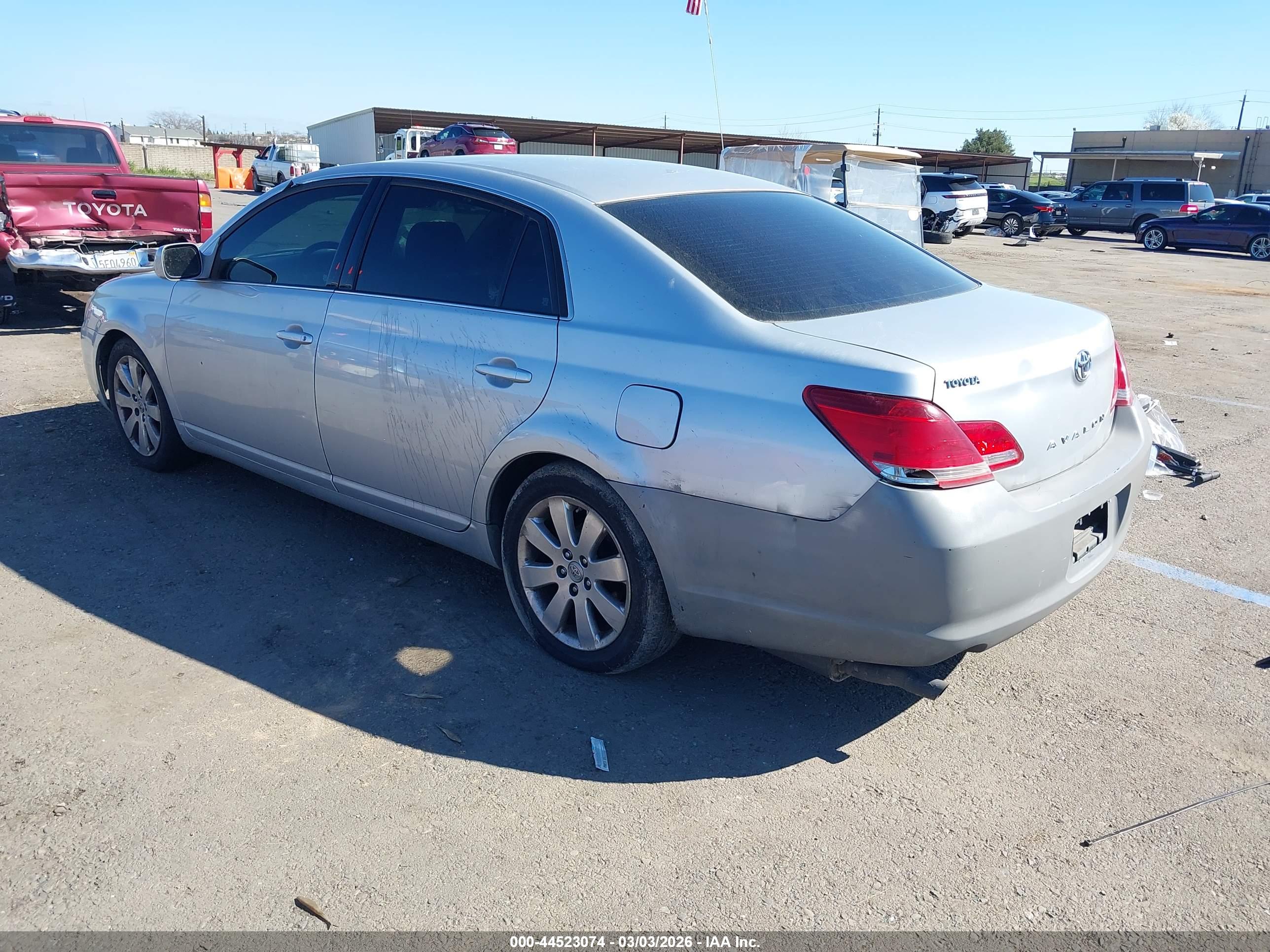 TOYOTA AVALON image 3