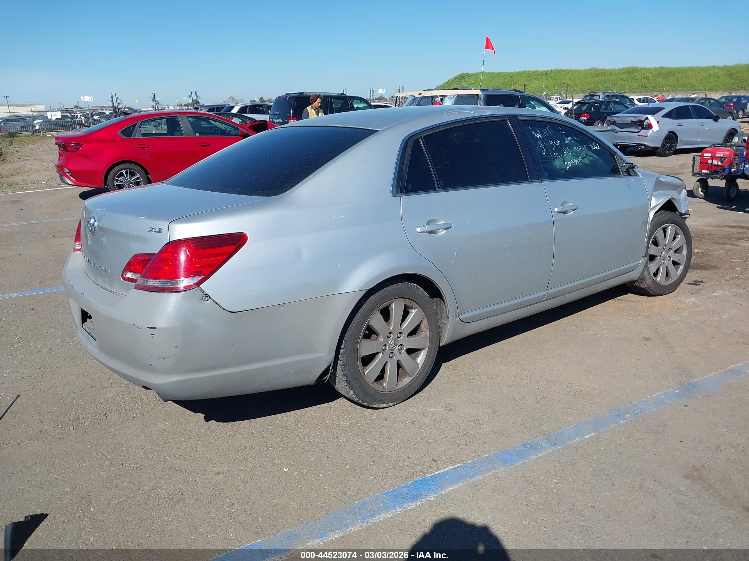 TOYOTA AVALON image 4