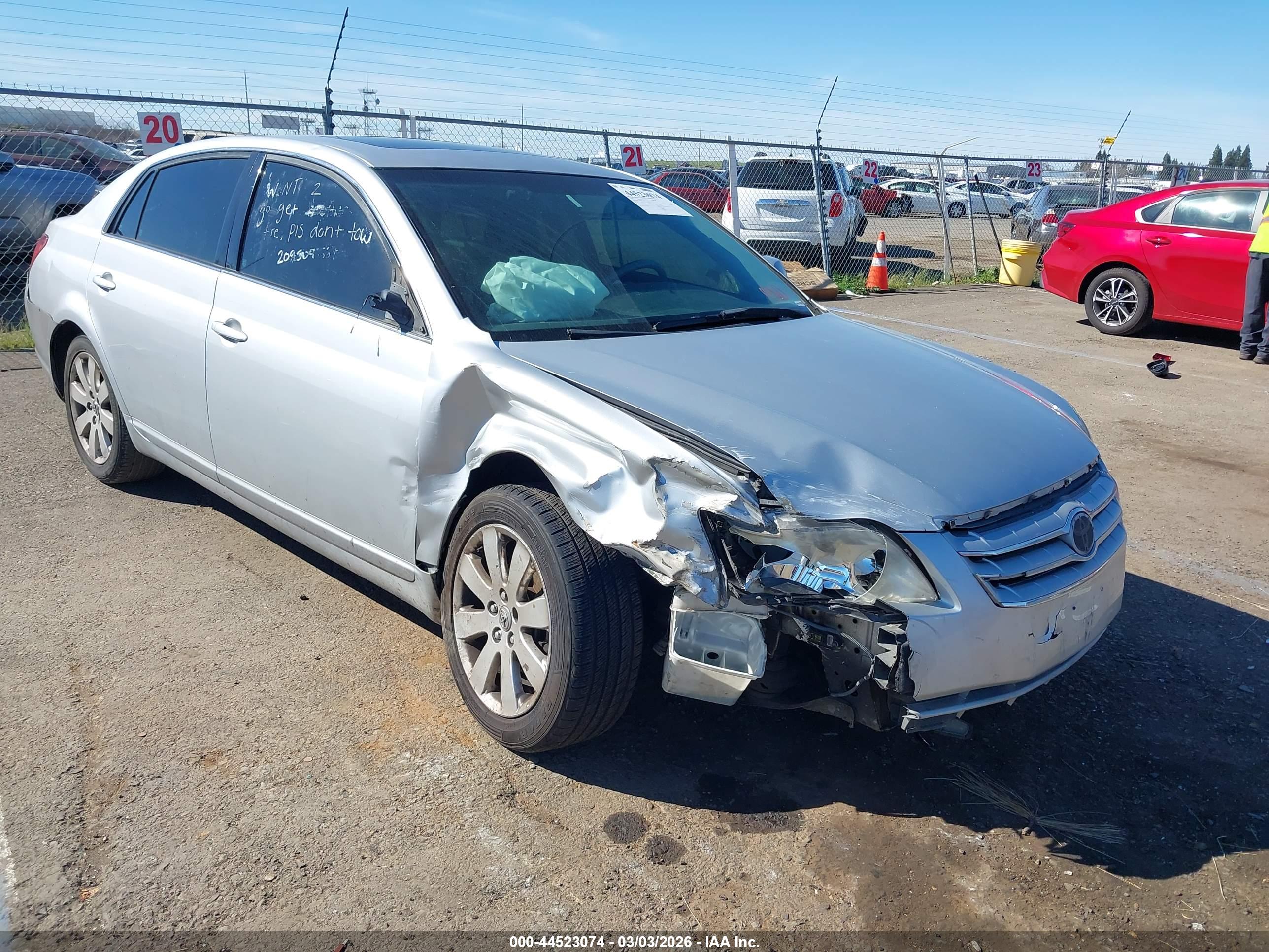TOYOTA AVALON image 6