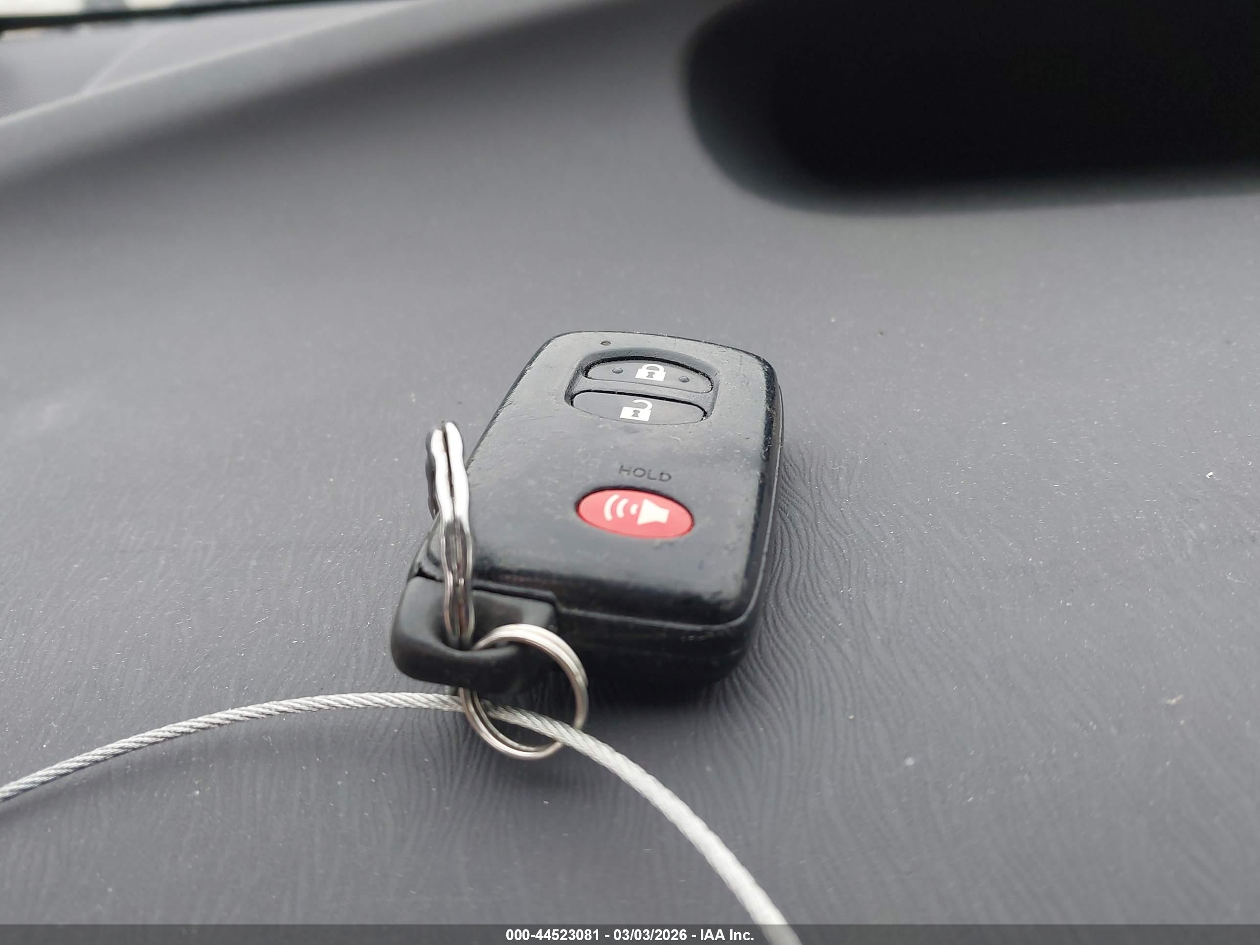 TOYOTA PRIUS image 11