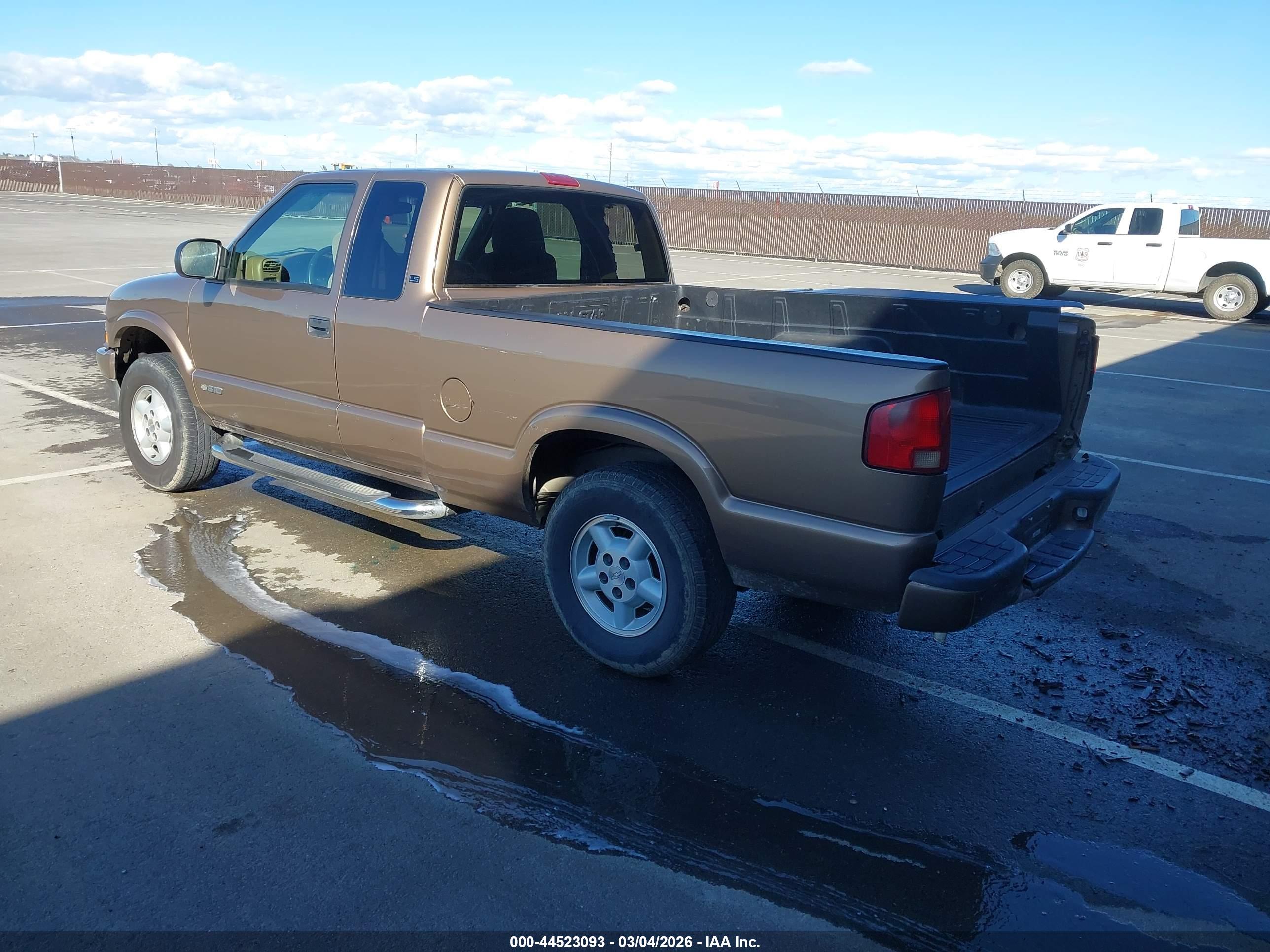 CHEVROLET S-10 image 3