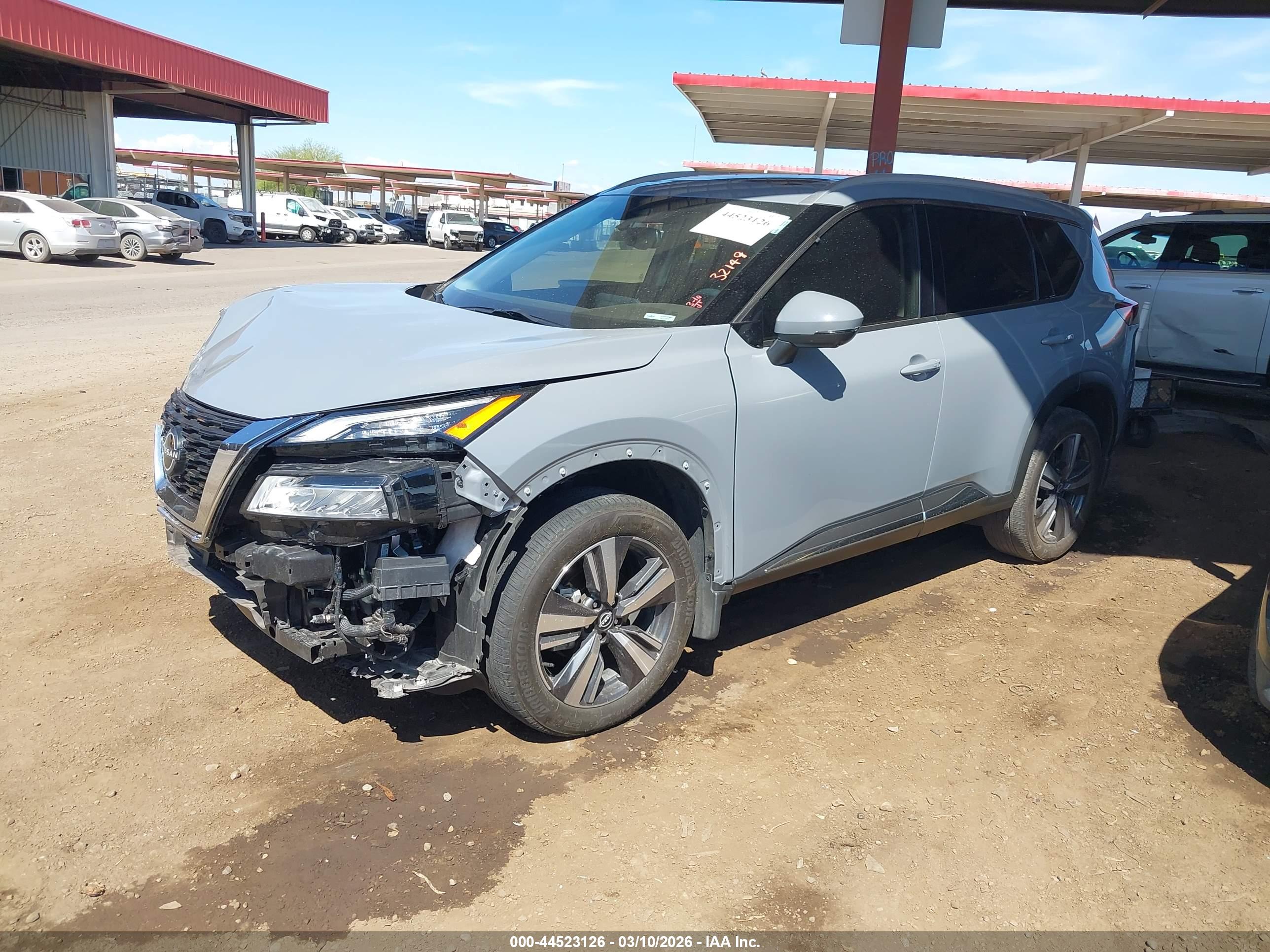 NISSAN ROGUE image 2