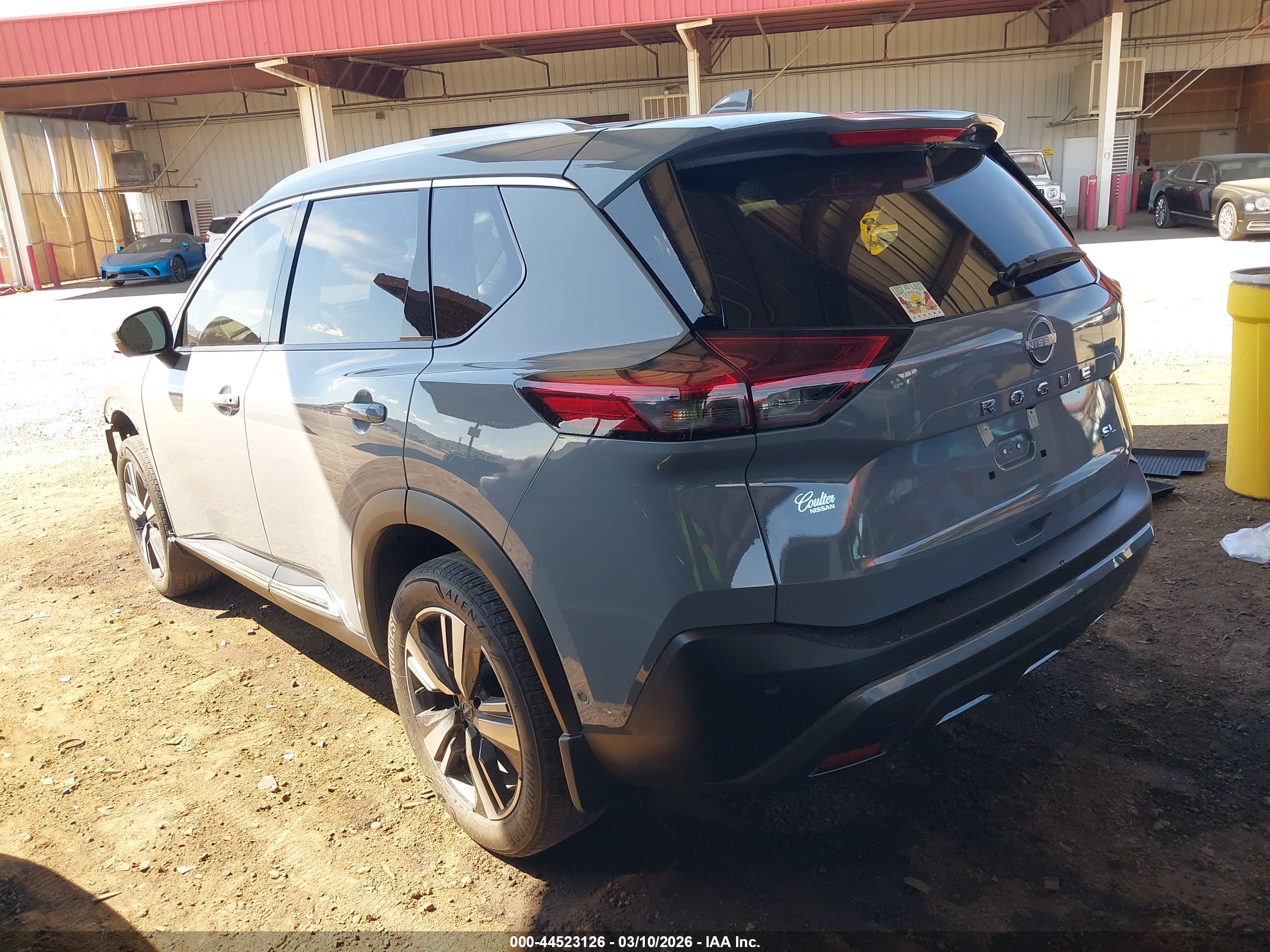NISSAN ROGUE image 3