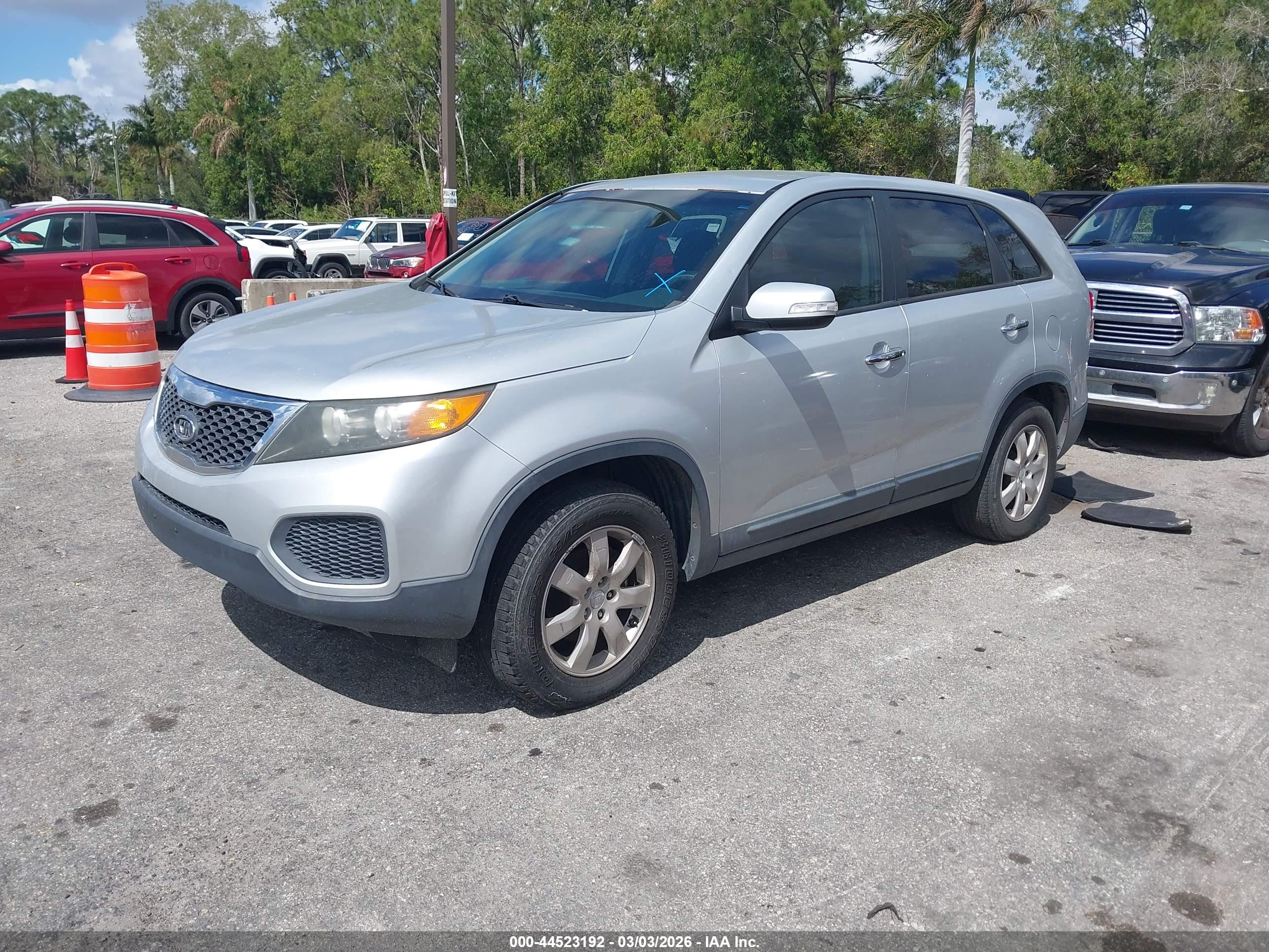 KIA SORENTO image 2
