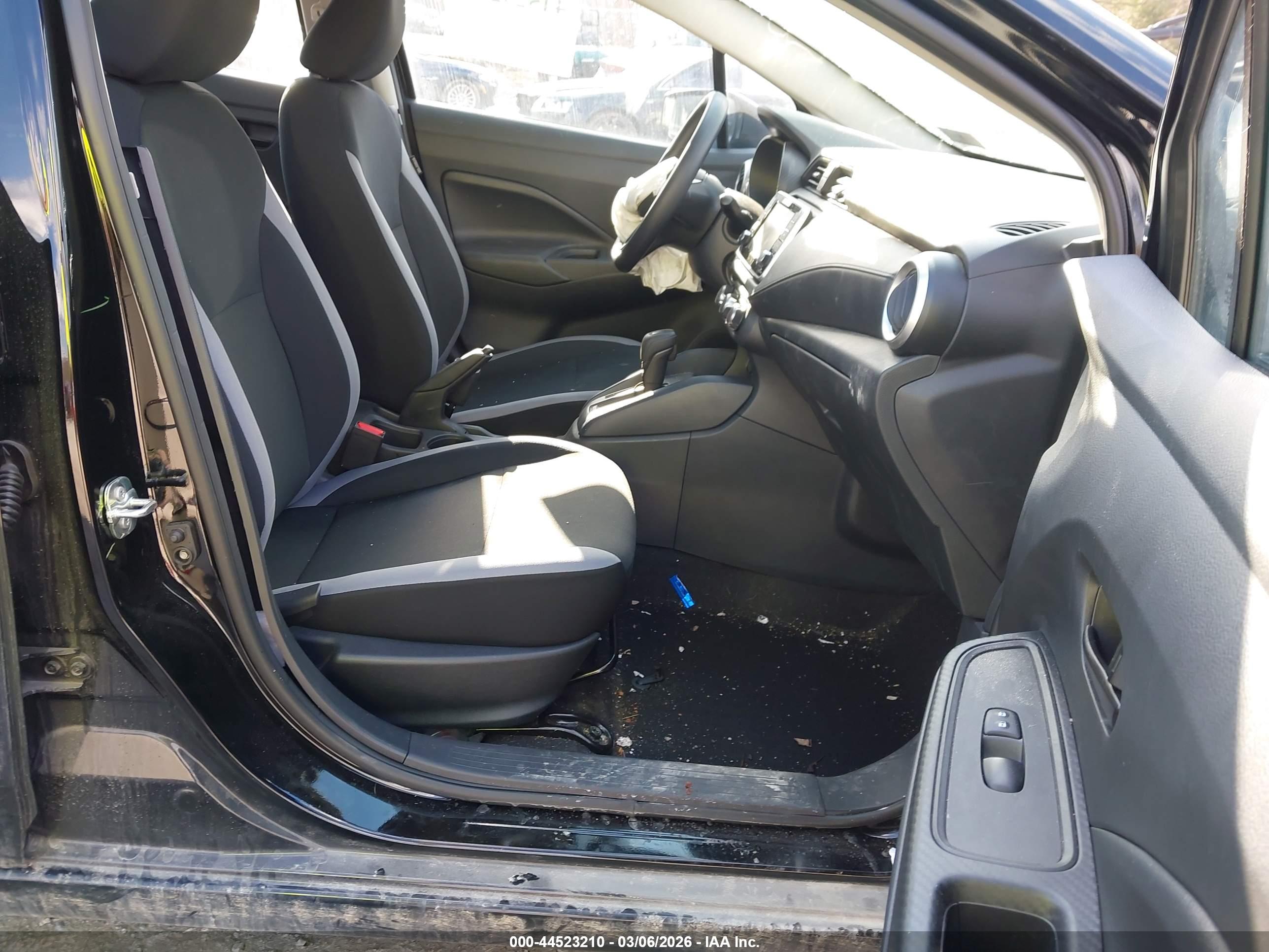 NISSAN VERSA image 5