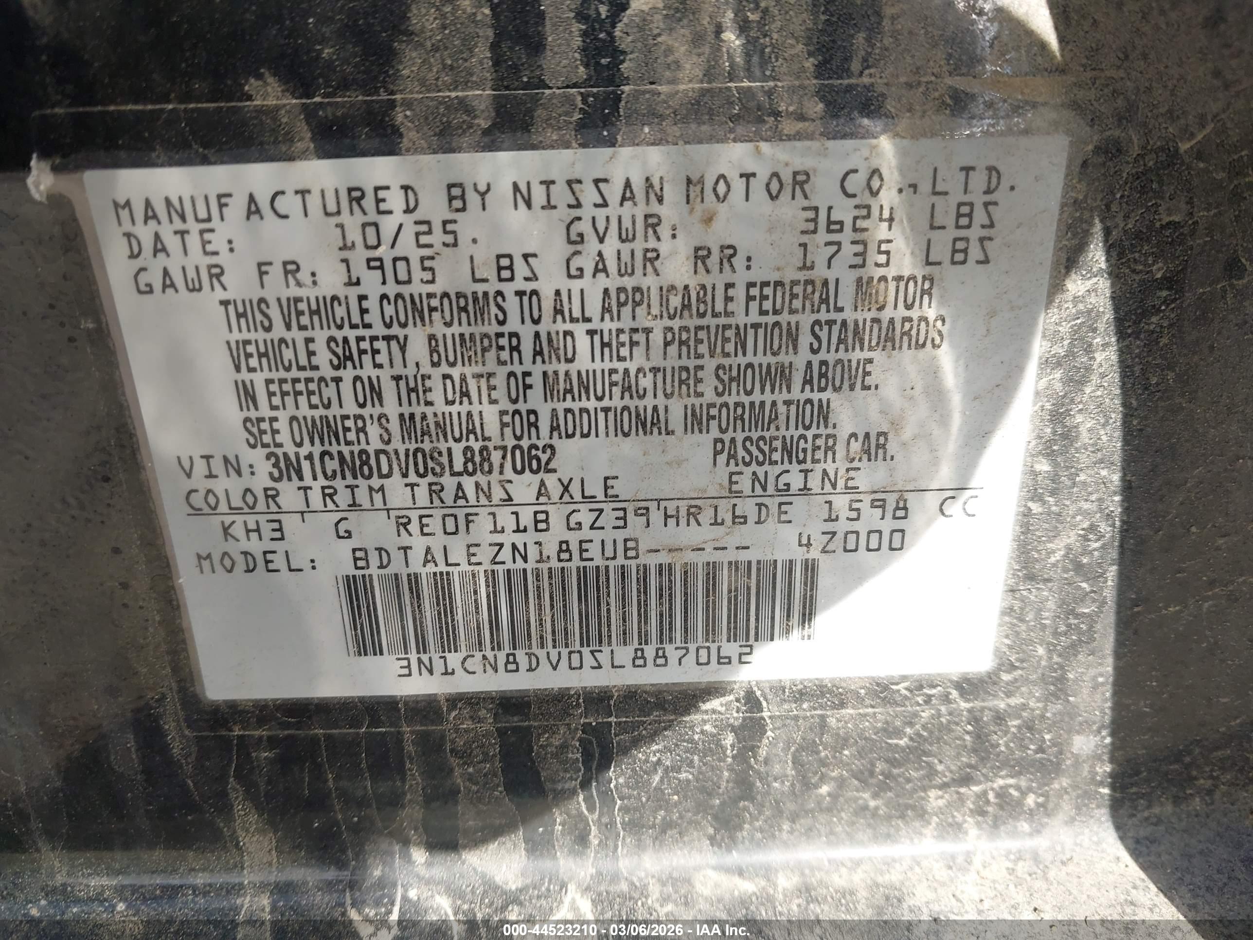 NISSAN VERSA image 9