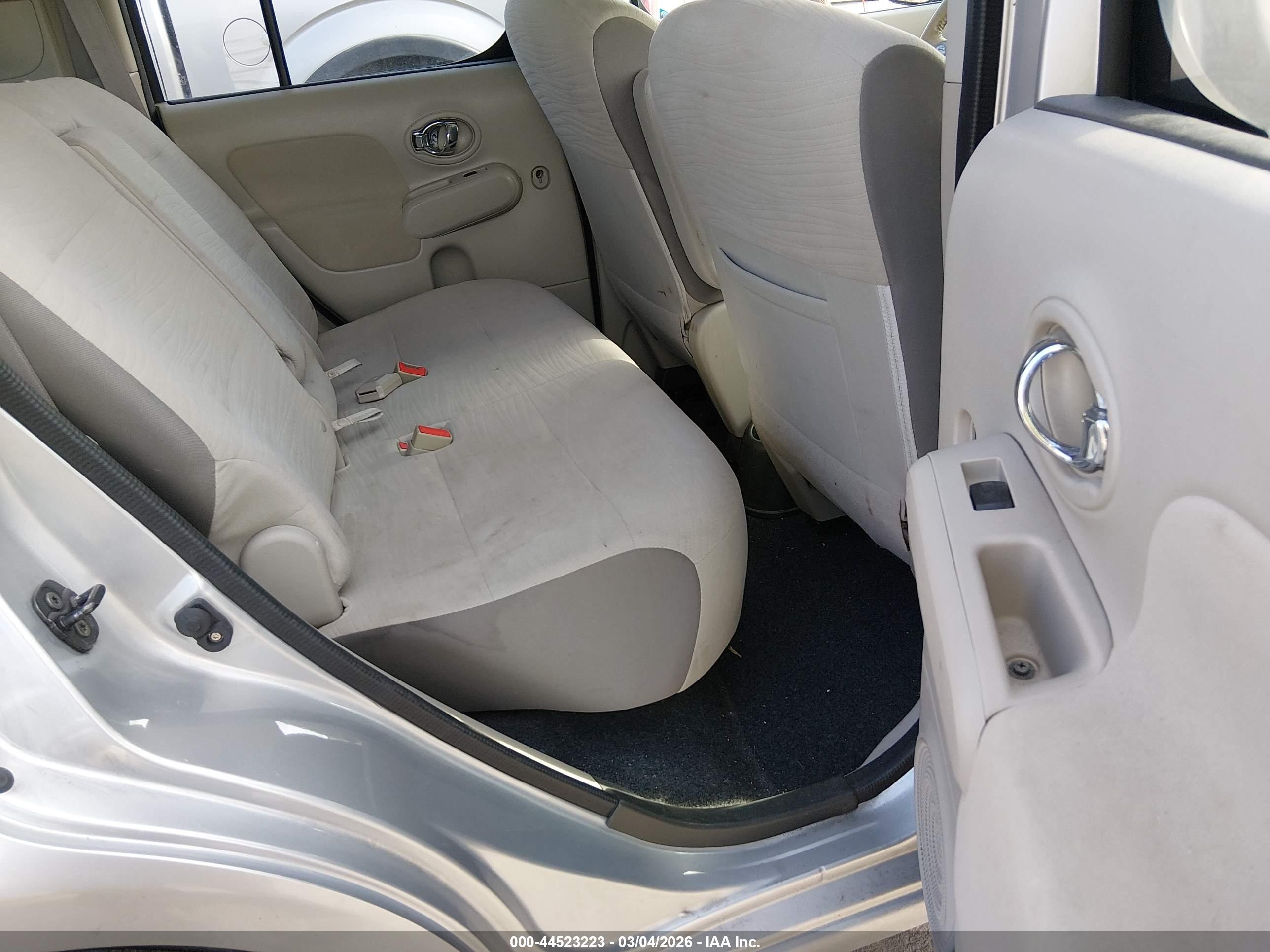 NISSAN CUBE image 8