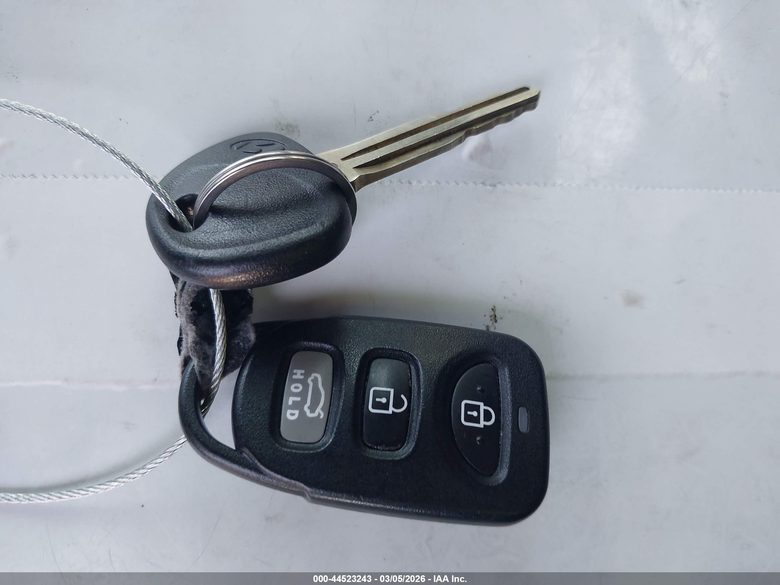 HYUNDAI ELANTRA image 11