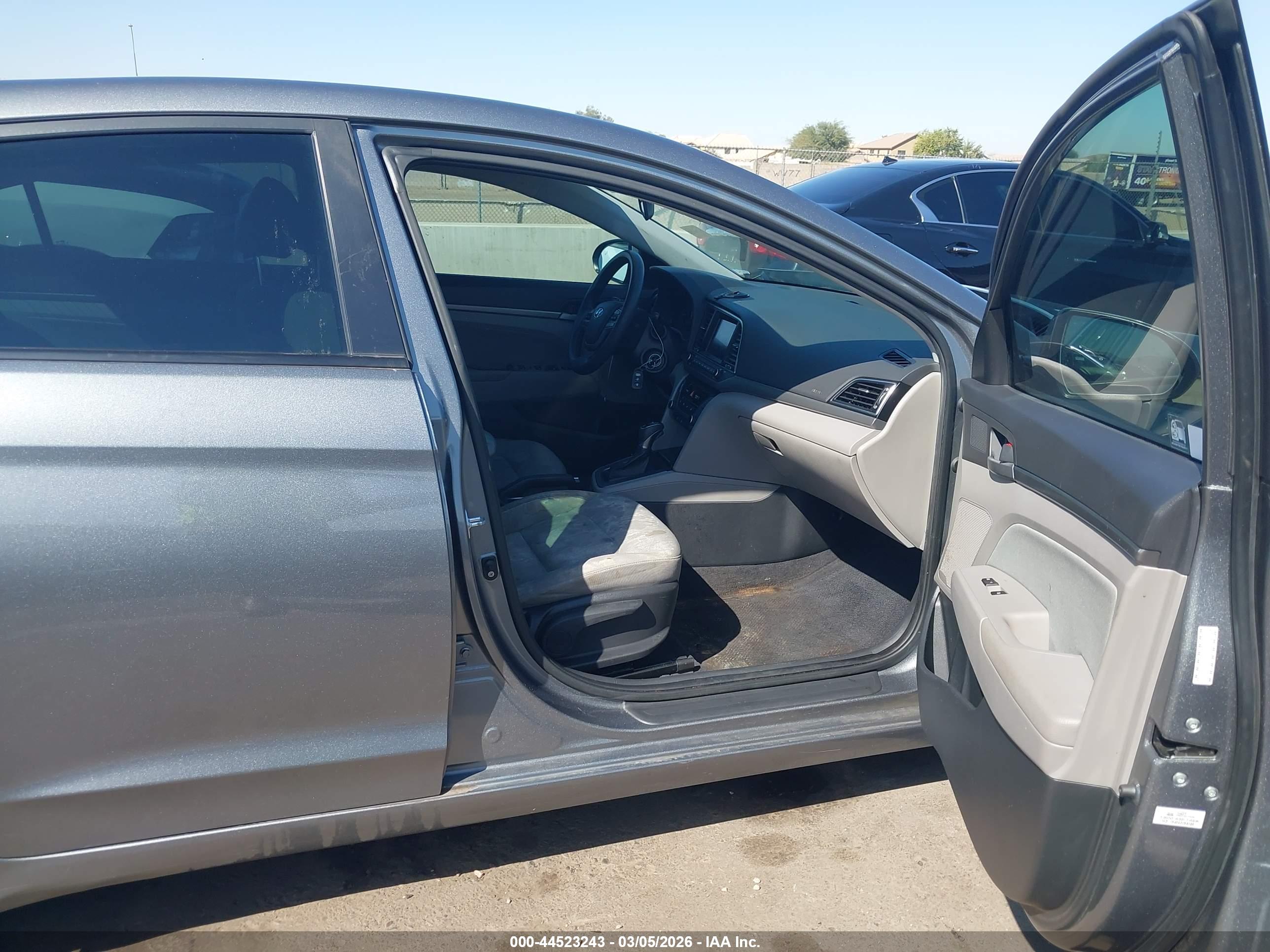 HYUNDAI ELANTRA image 5