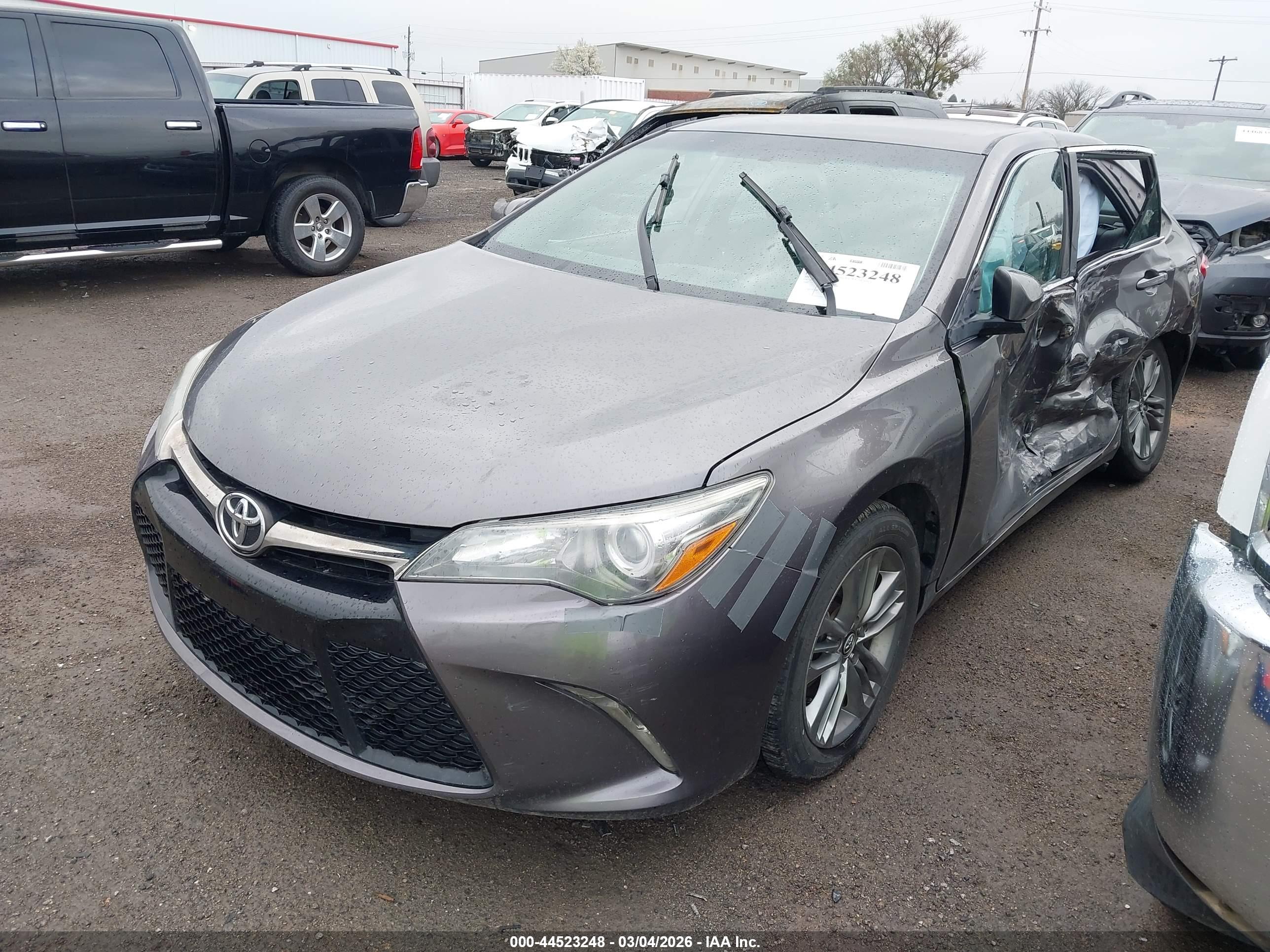 TOYOTA CAMRY image 2