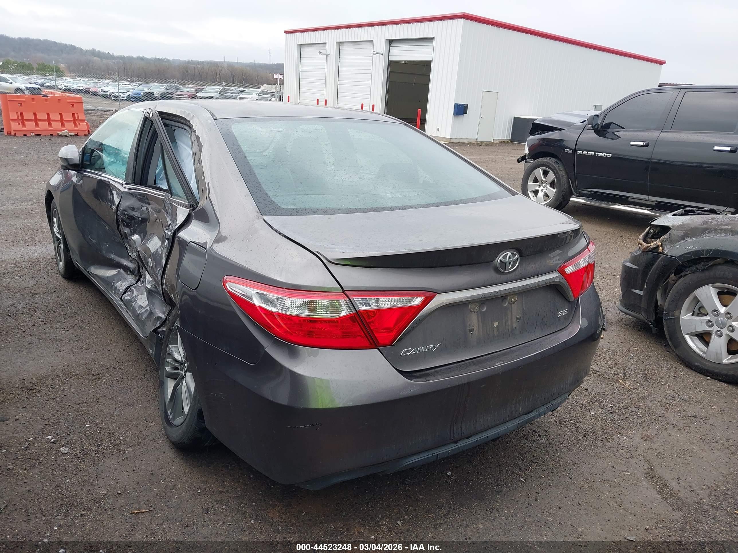 TOYOTA CAMRY image 3