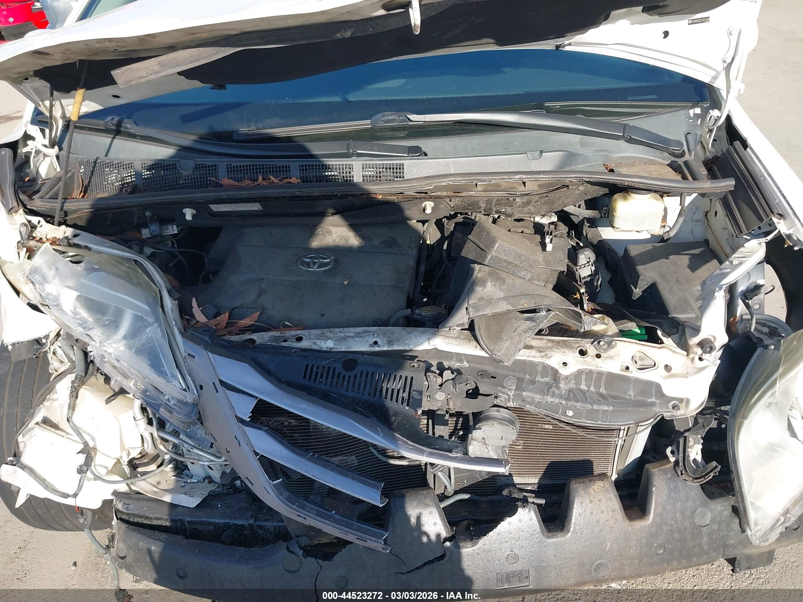 TOYOTA SIENNA image 10
