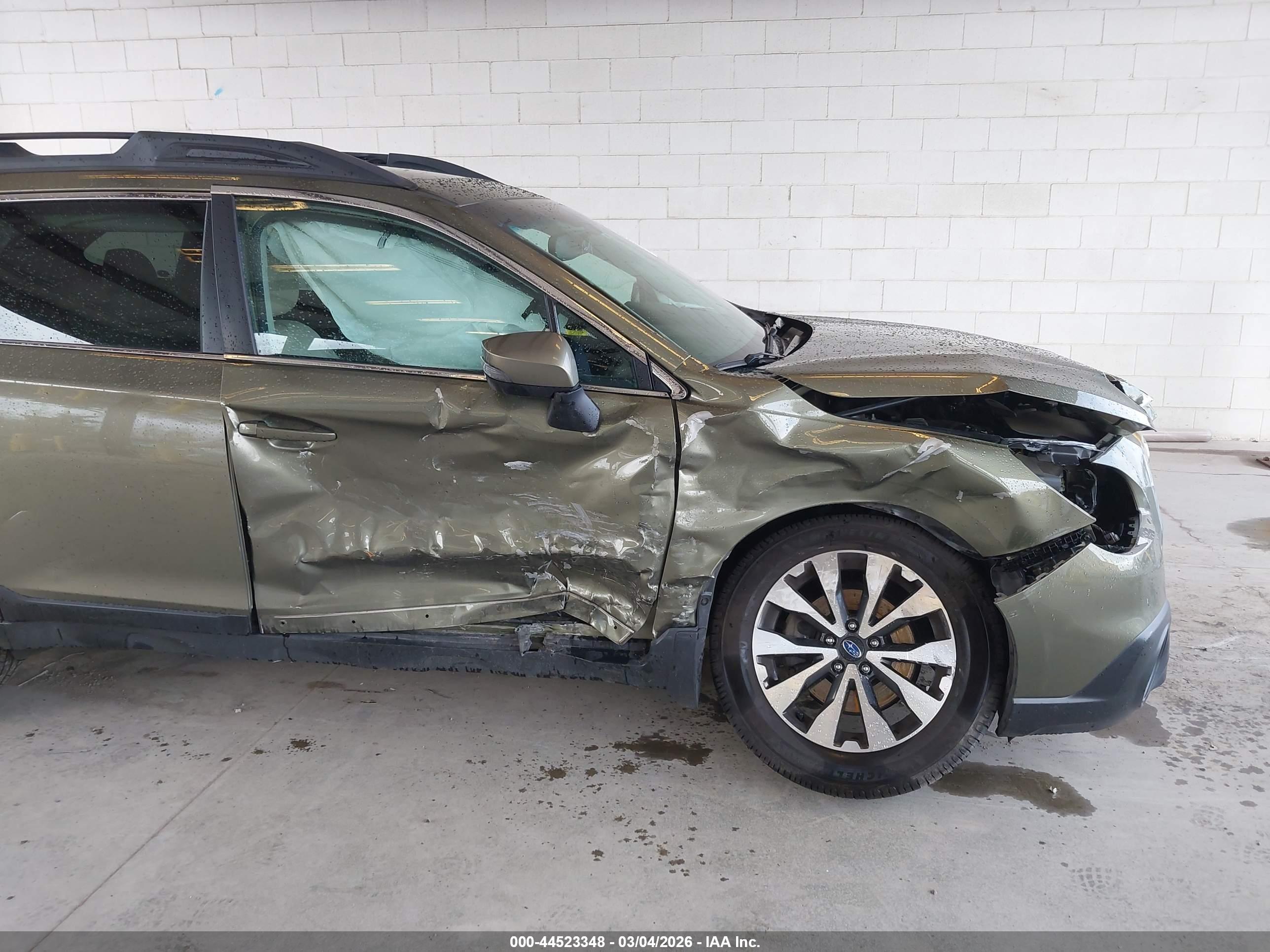 SUBARU OUTBACK image 6
