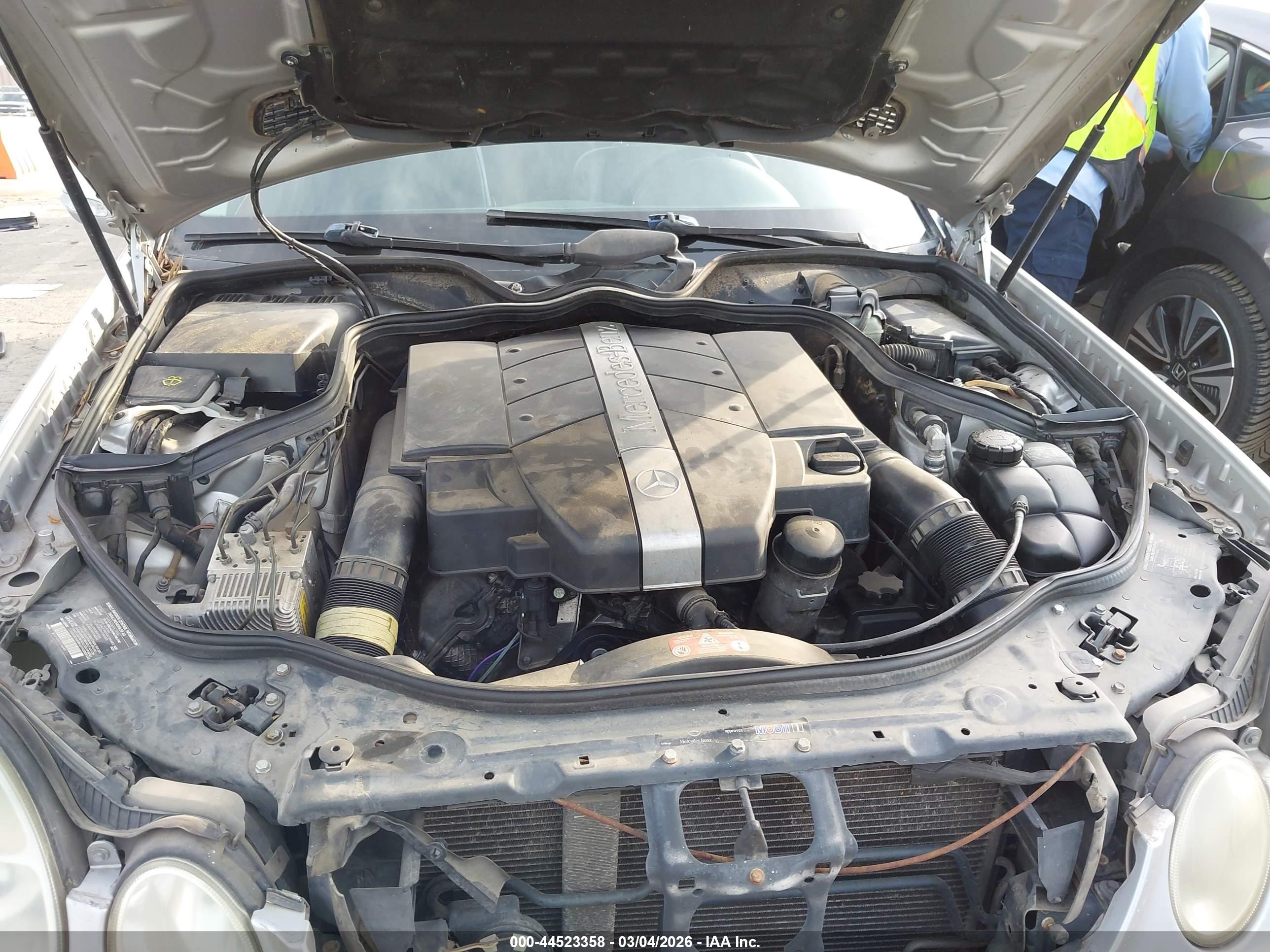 MERCEDES-BENZ E image 10