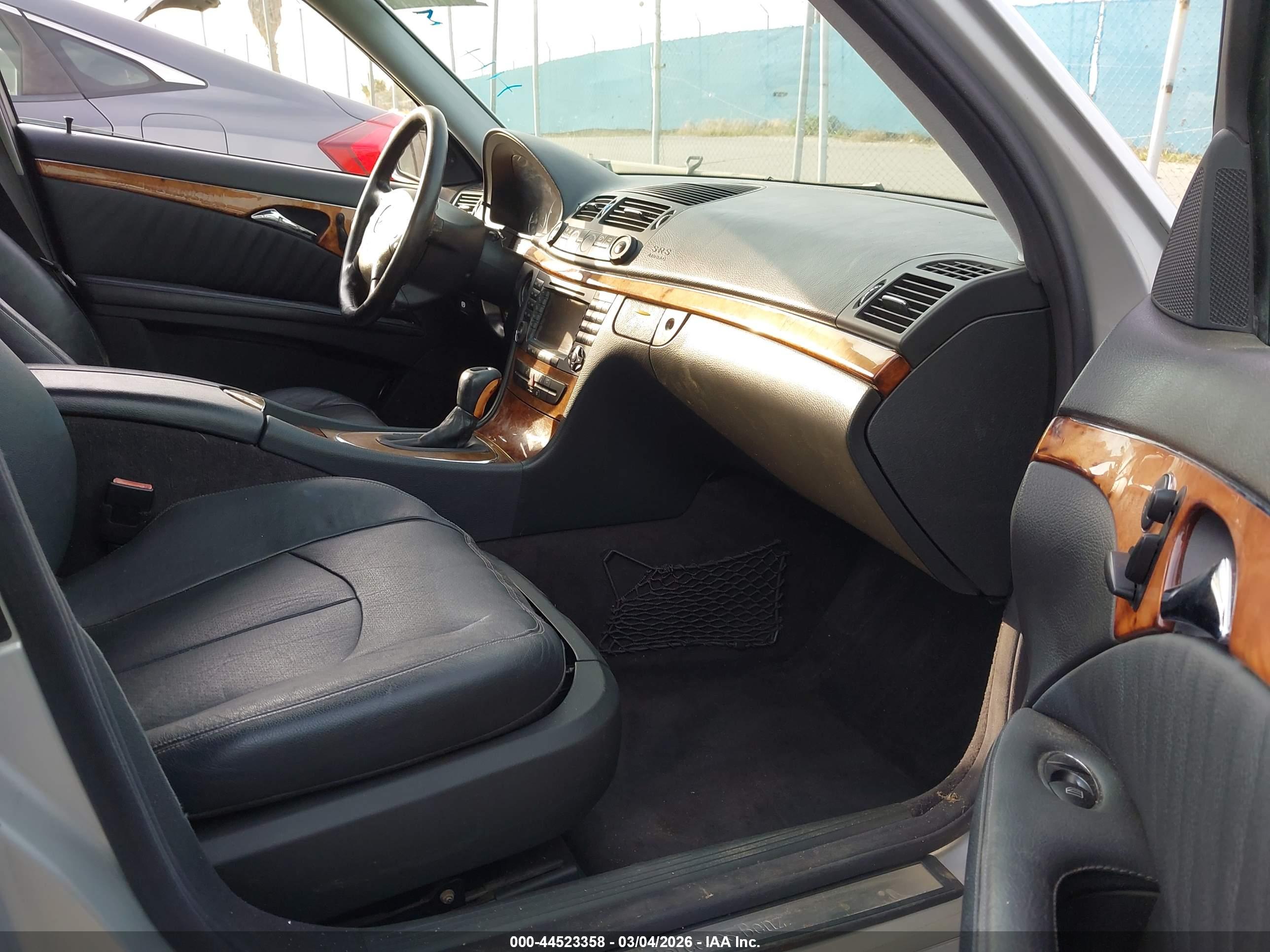 MERCEDES-BENZ E image 5