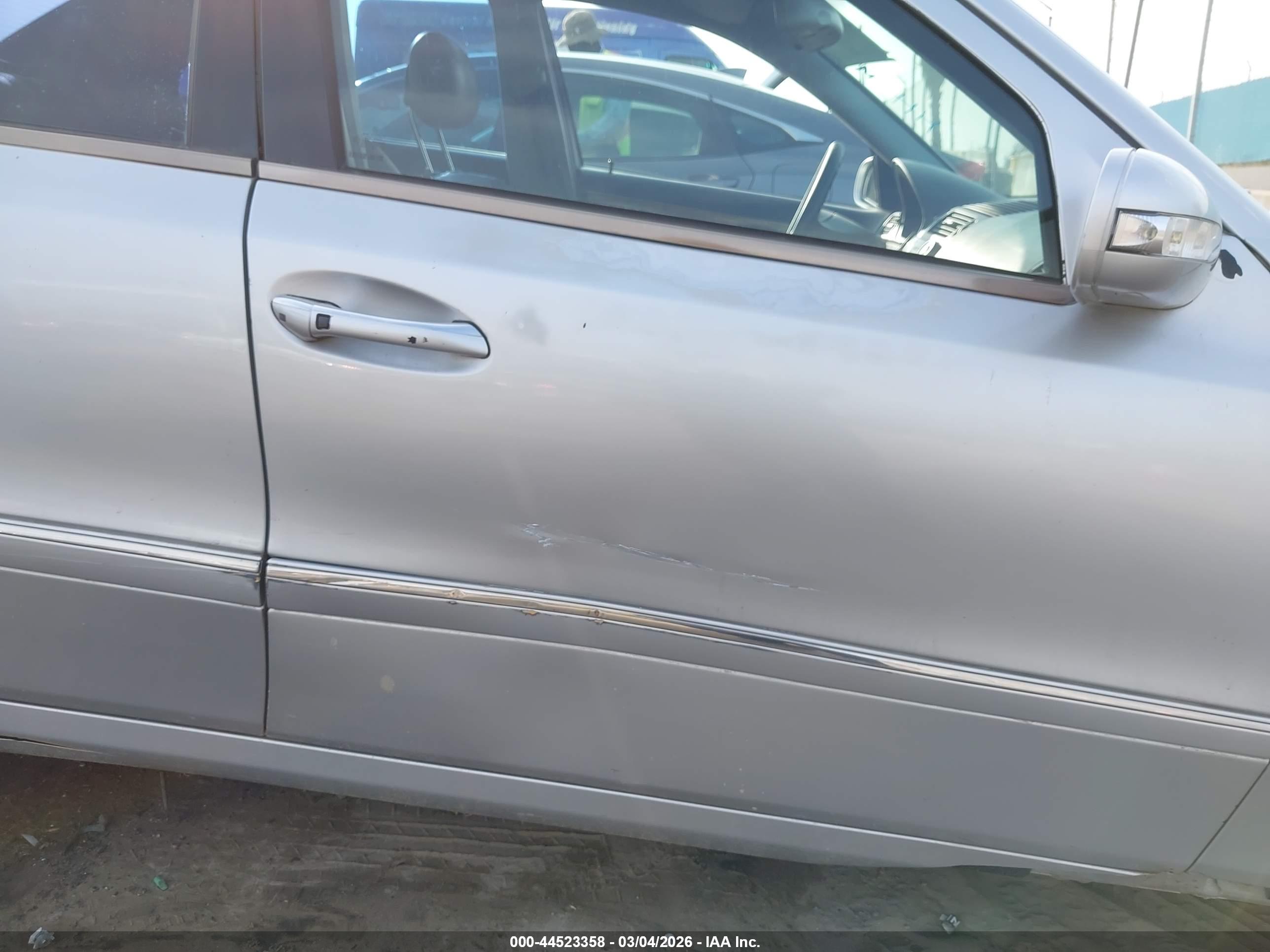 MERCEDES-BENZ E image 6