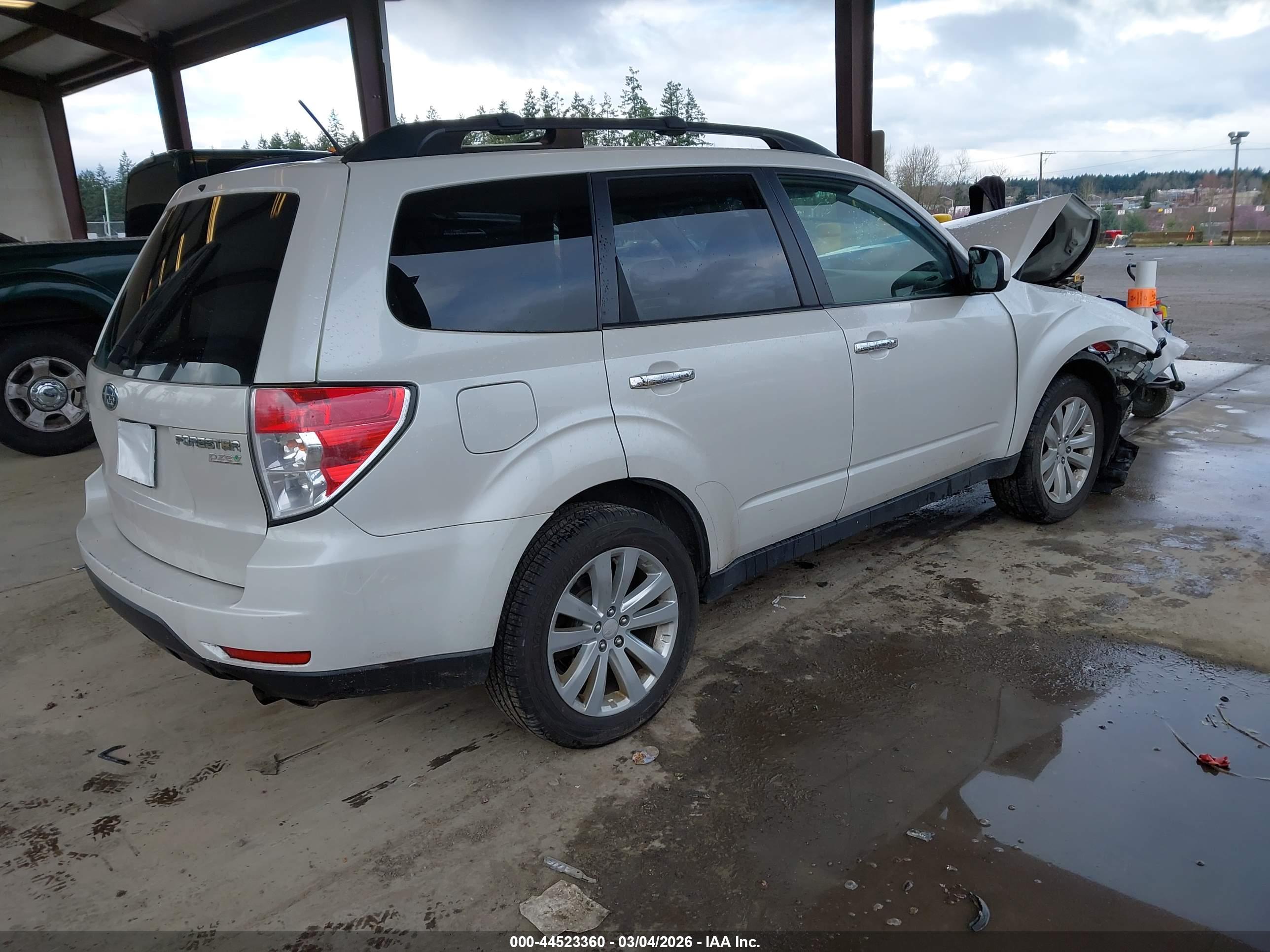 SUBARU FORESTER image 4