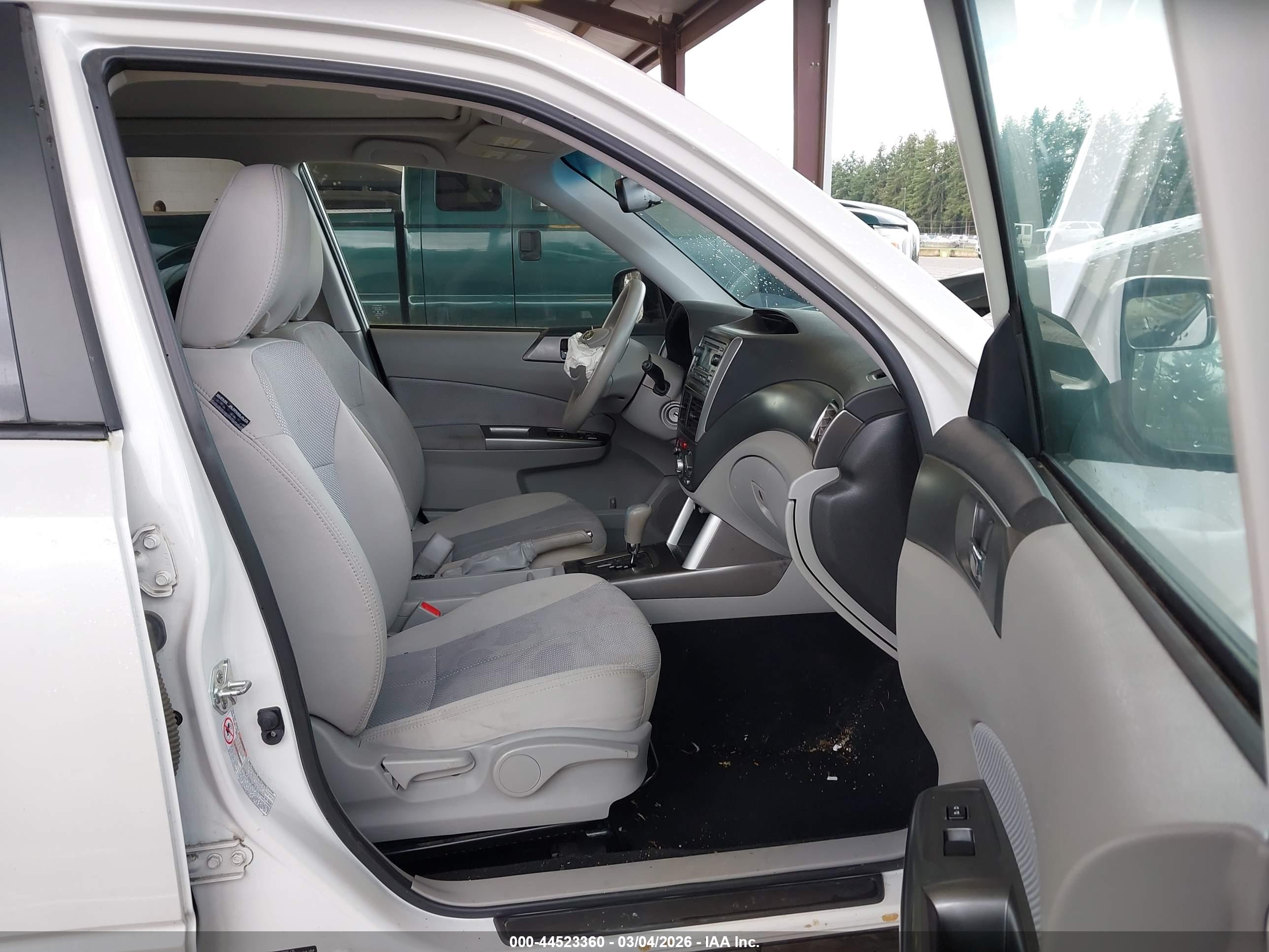 SUBARU FORESTER image 5