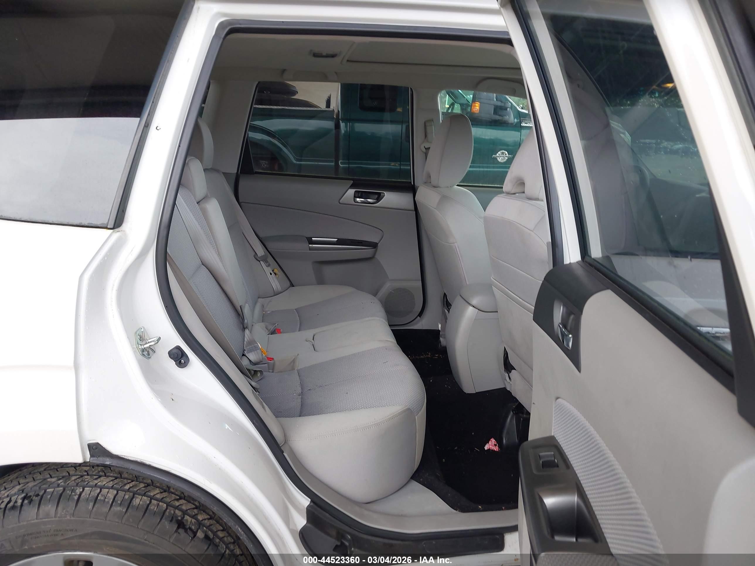 SUBARU FORESTER image 8