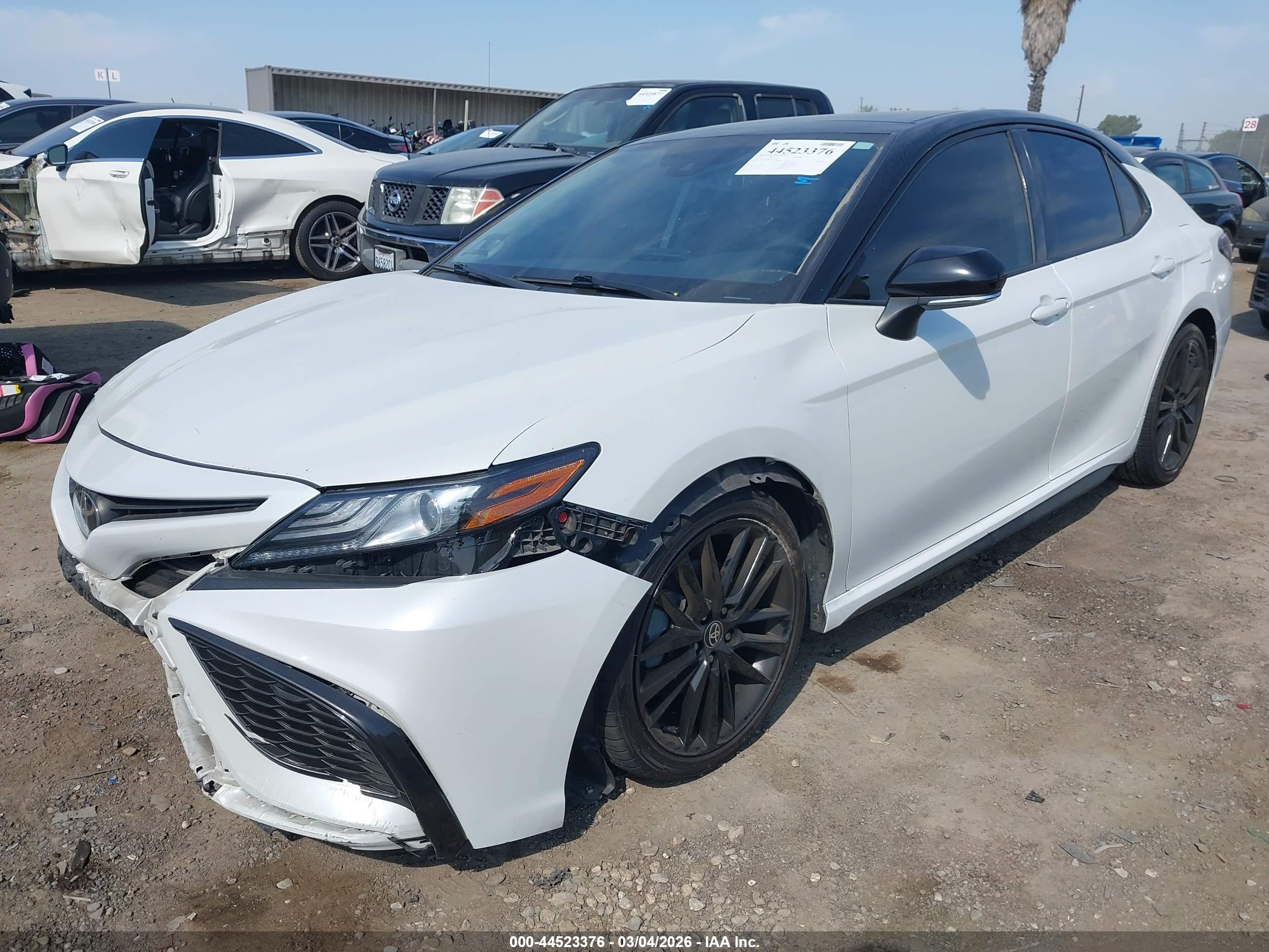 TOYOTA CAMRY image 2