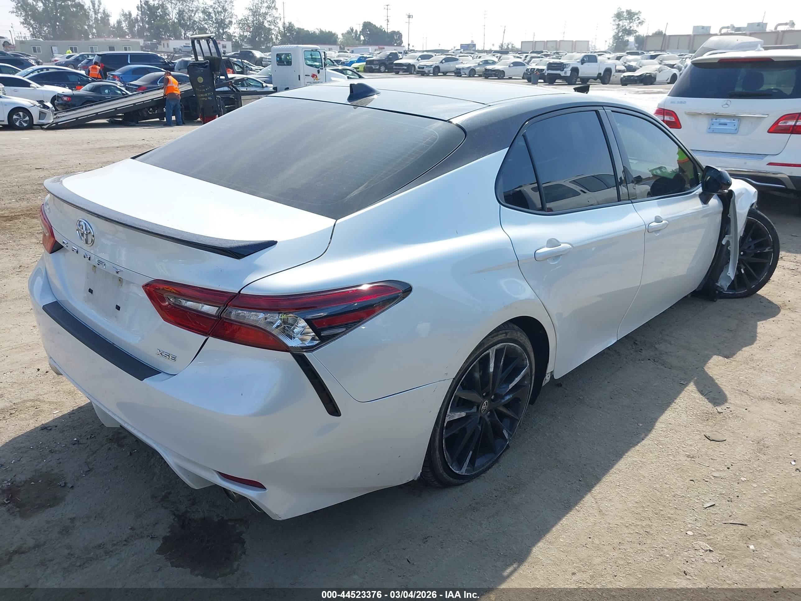 TOYOTA CAMRY image 4
