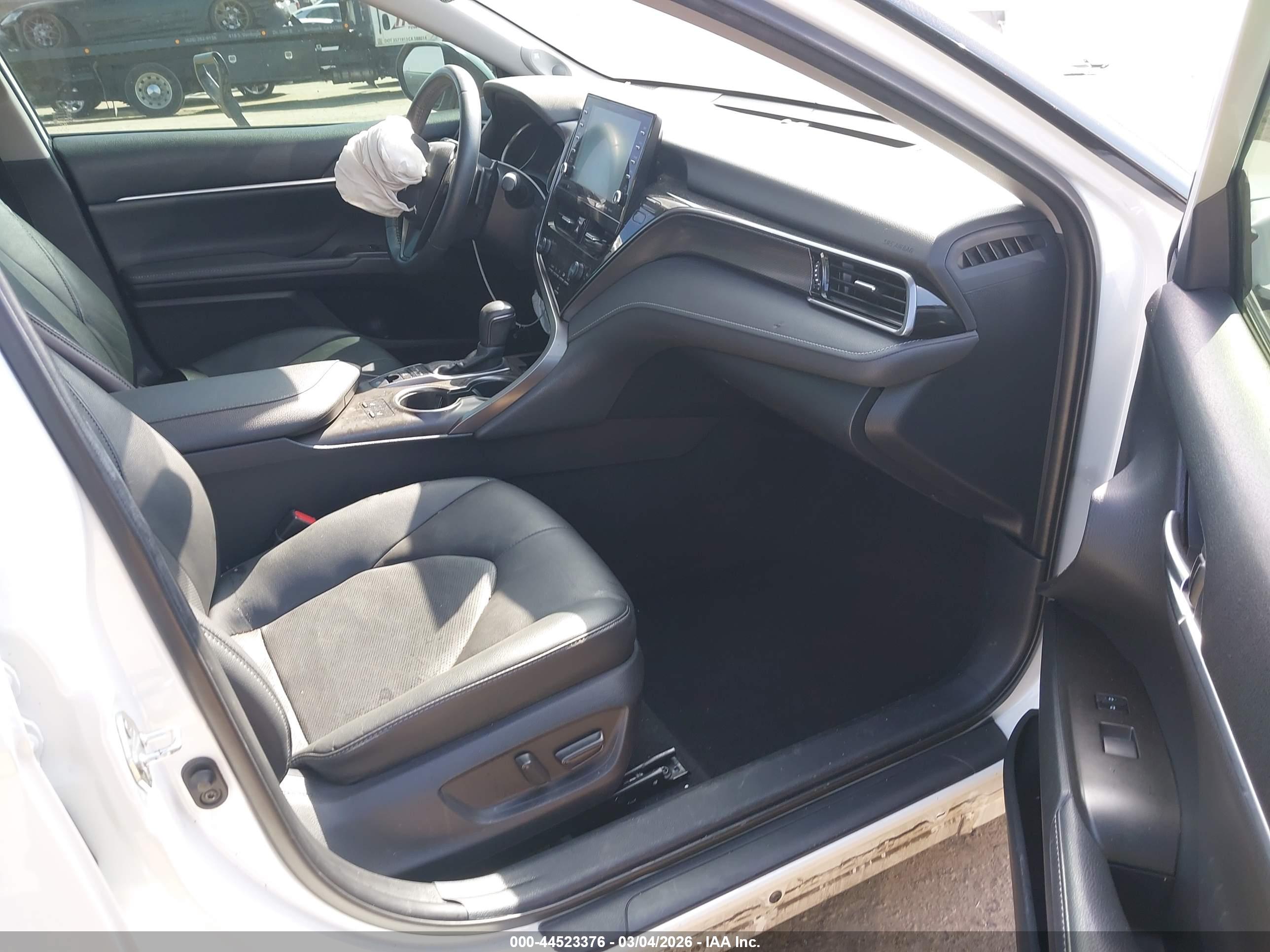 TOYOTA CAMRY image 5