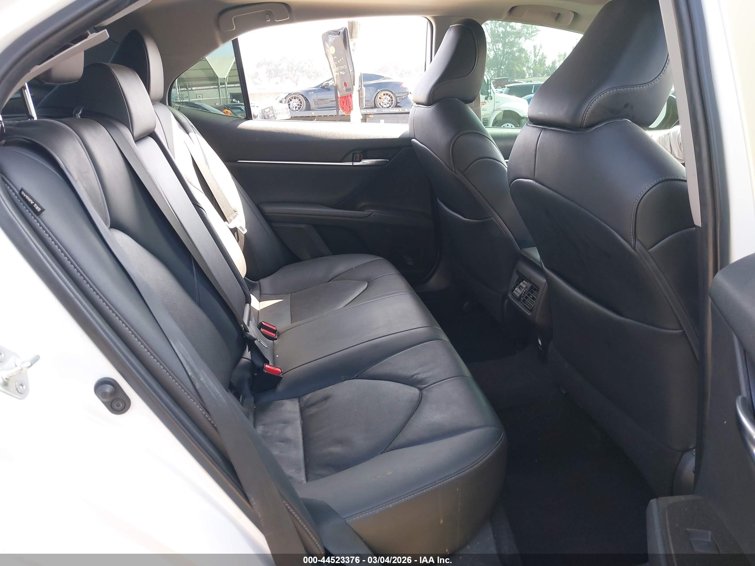 TOYOTA CAMRY image 8
