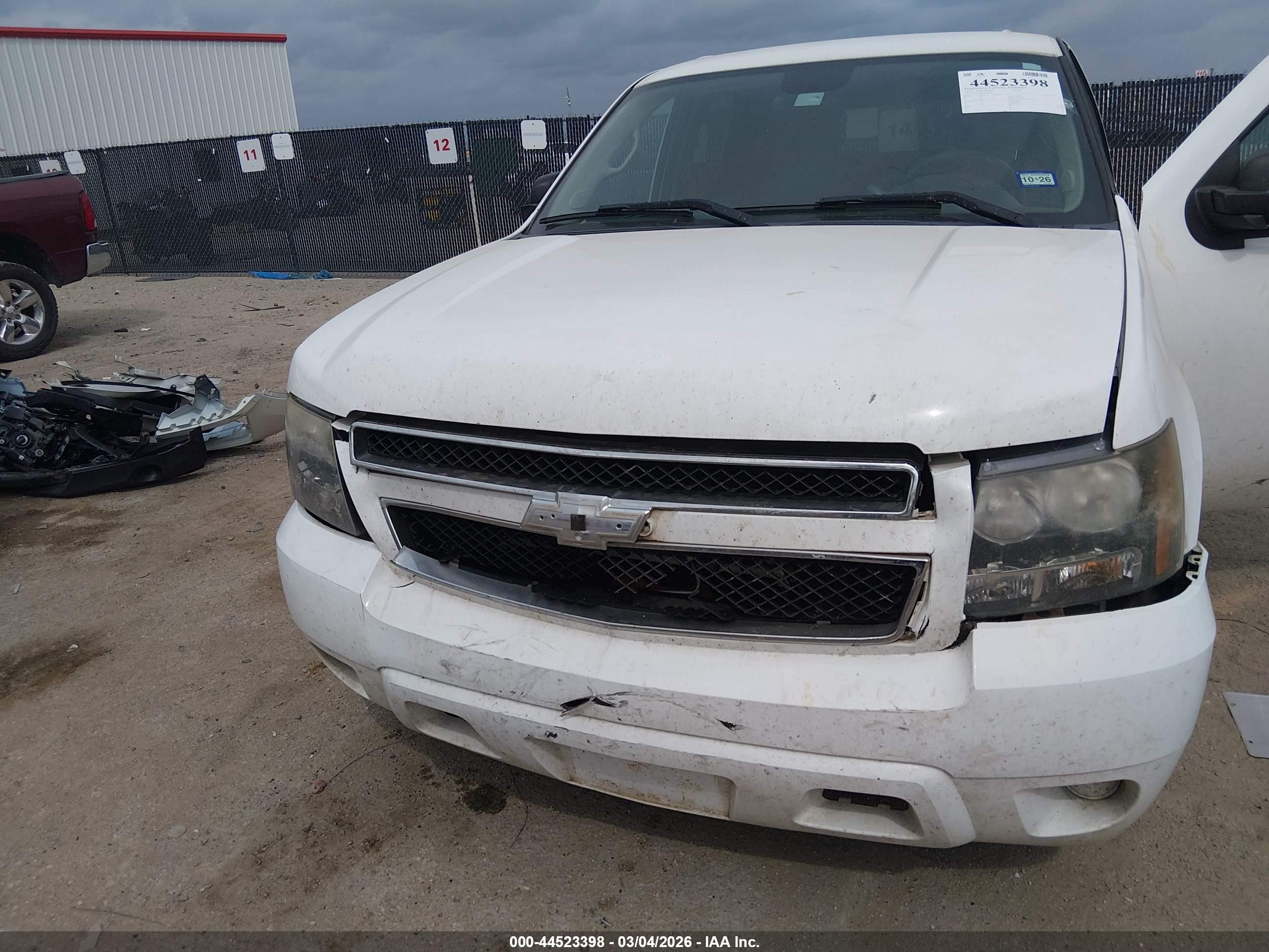 CHEVROLET TAHOE image 6