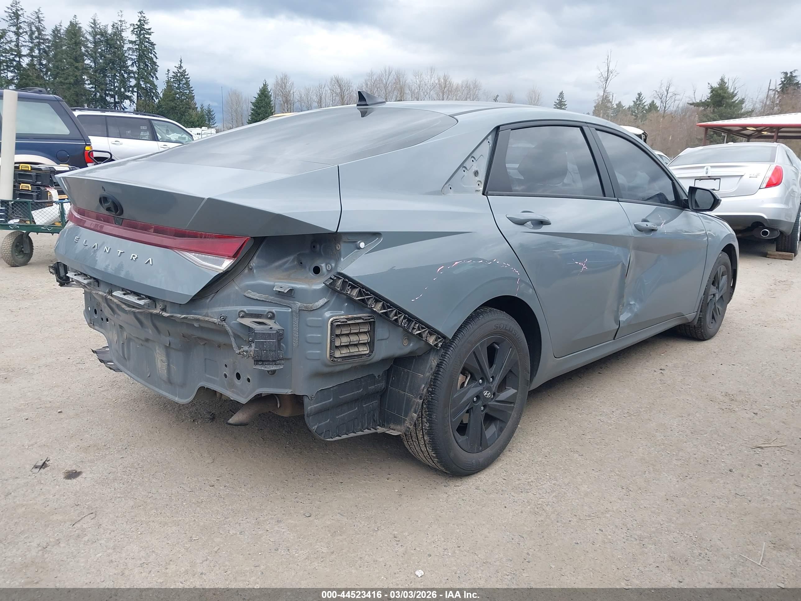 HYUNDAI ELANTRA image 4