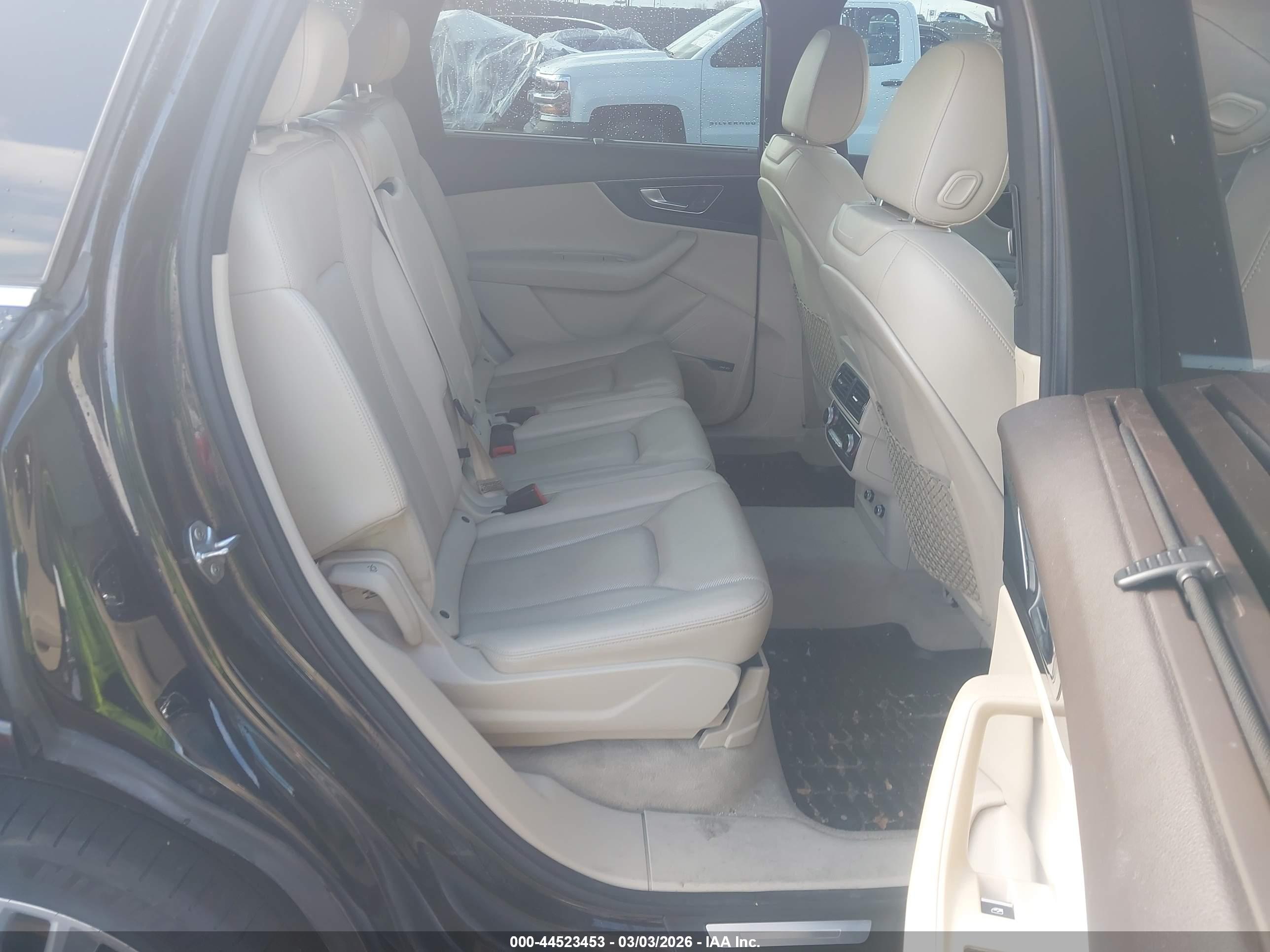AUDI Q7 image 8