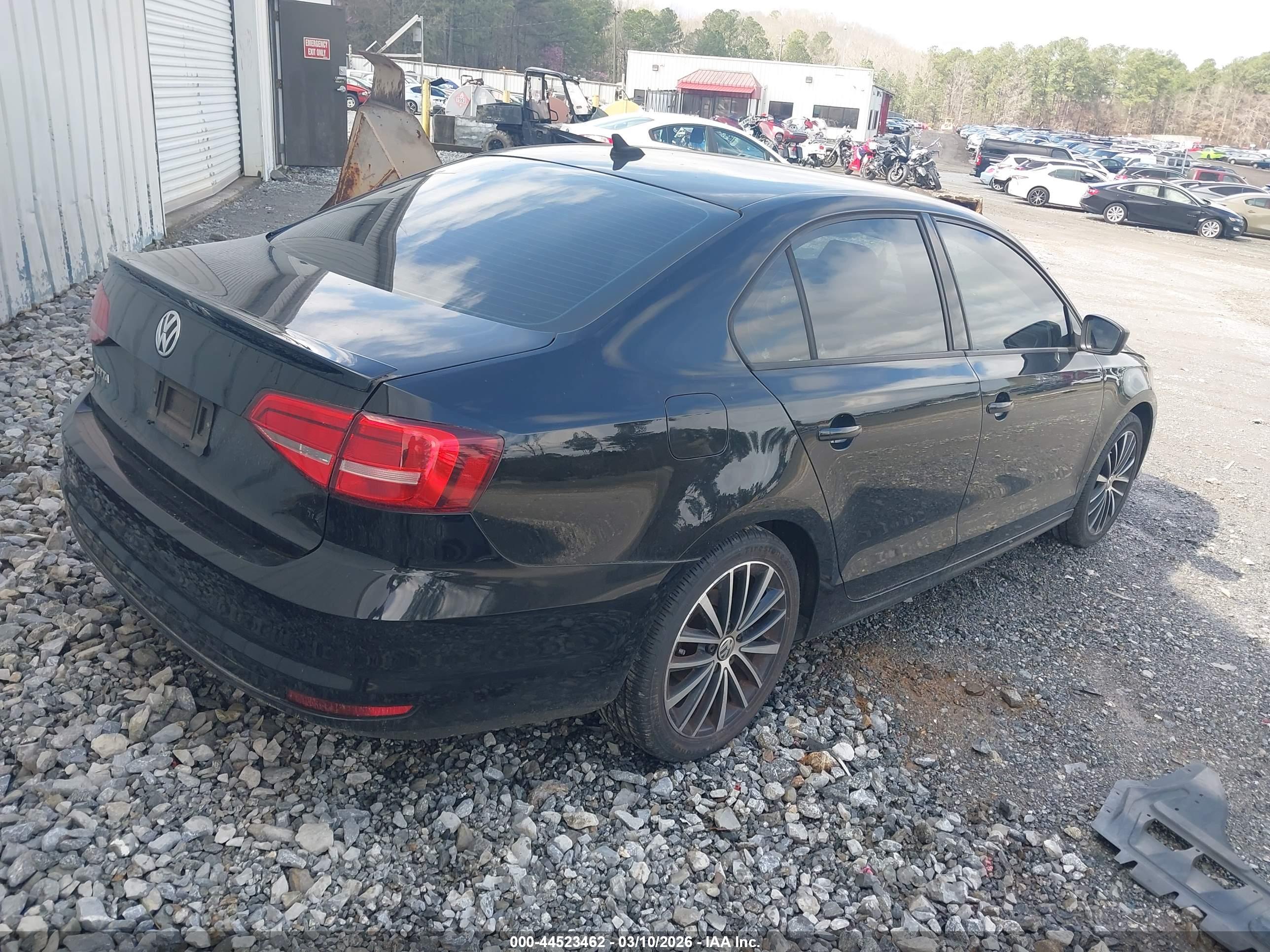 VOLKSWAGEN JETTA image 4