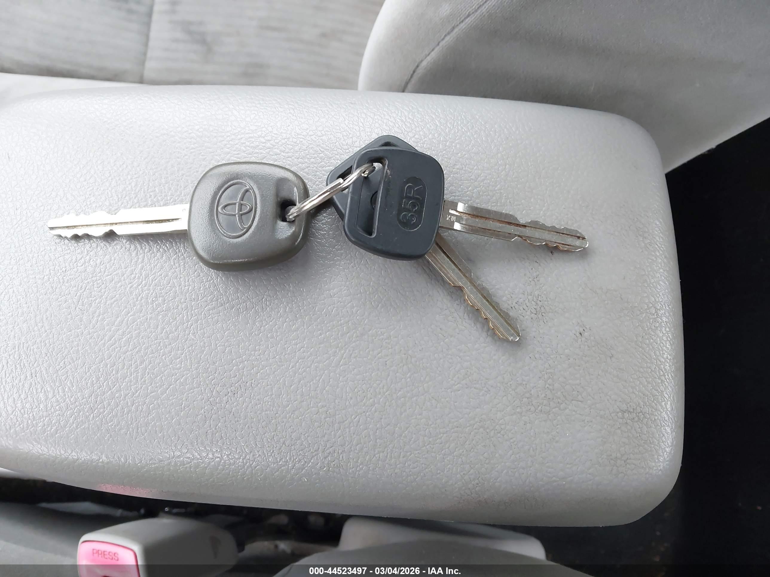 TOYOTA COROLLA image 11