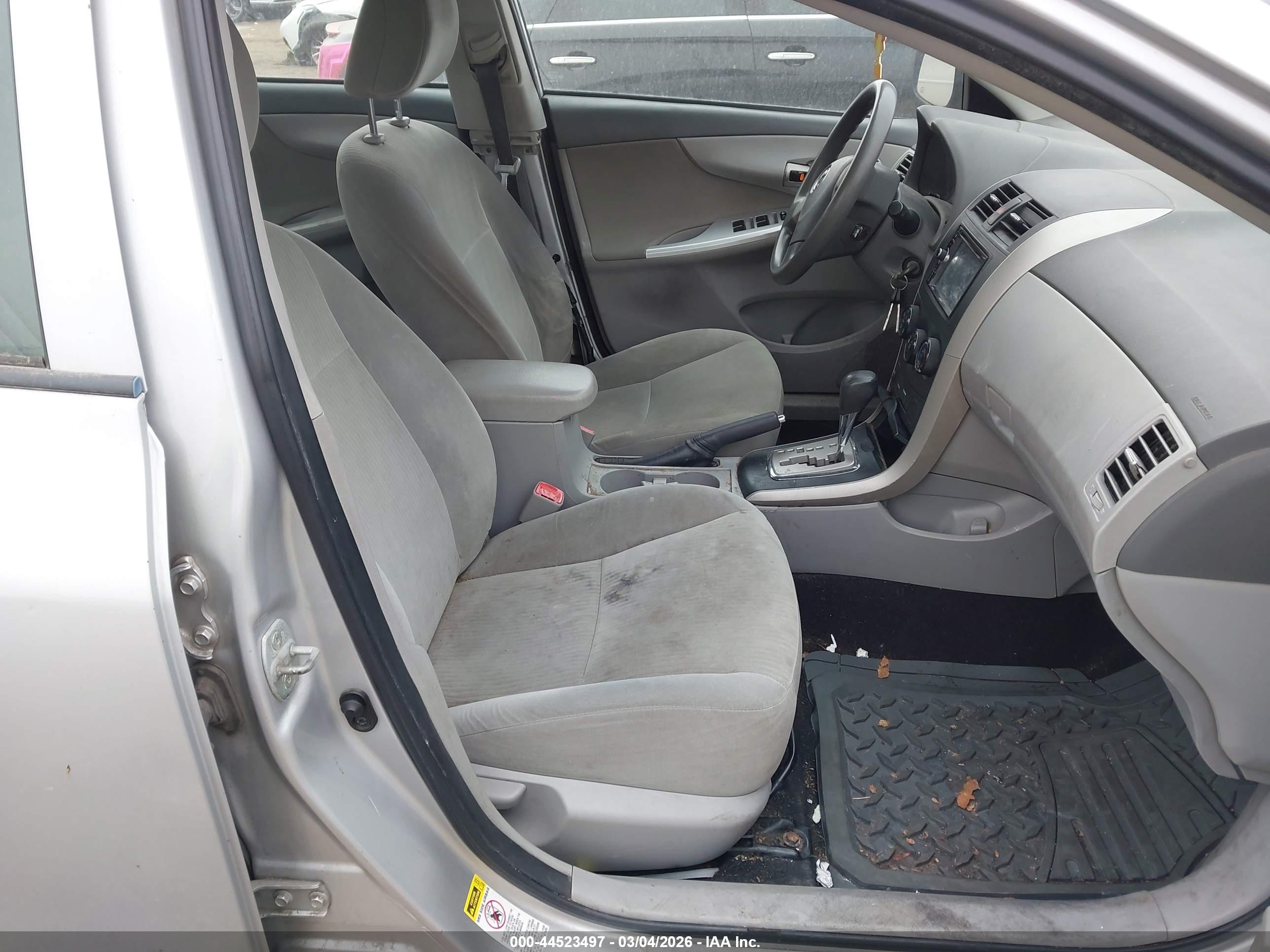 TOYOTA COROLLA image 5