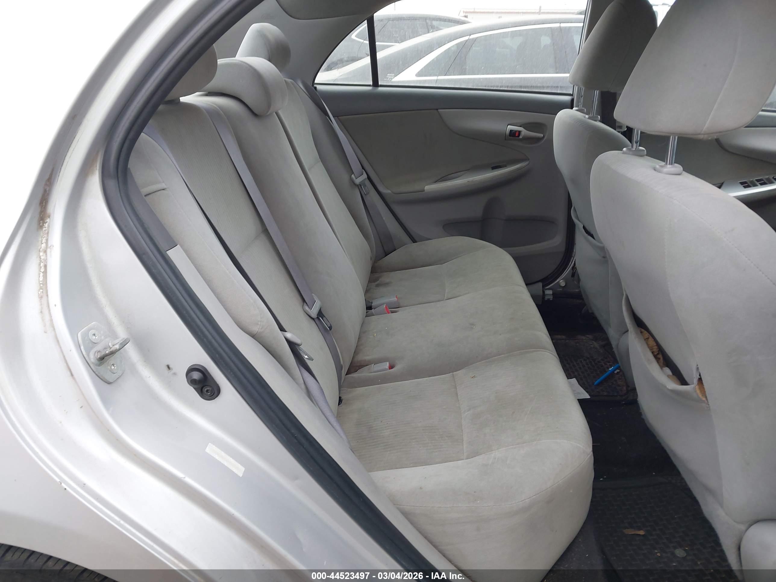 TOYOTA COROLLA image 8