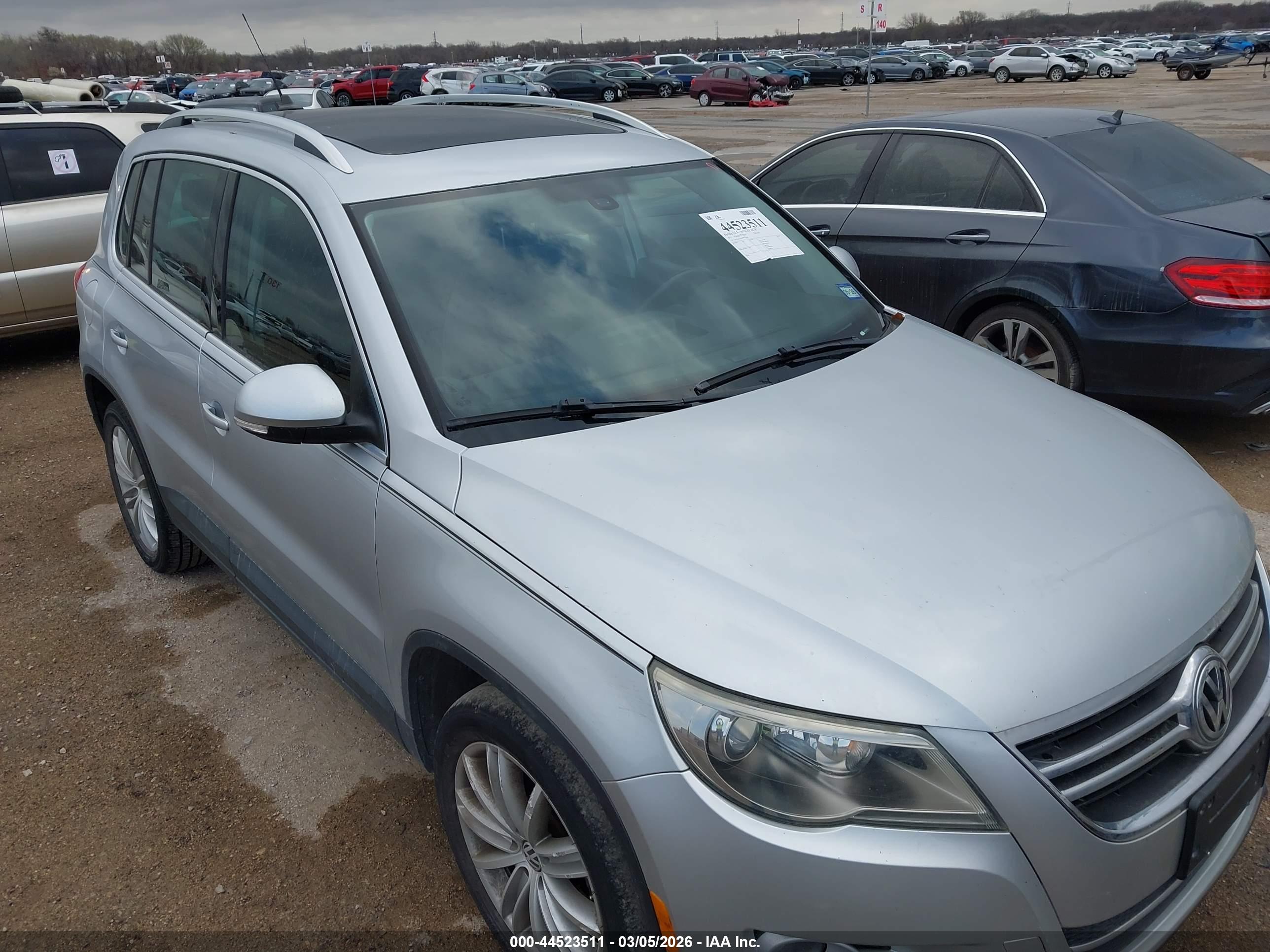 VOLKSWAGEN TIGUAN image 6