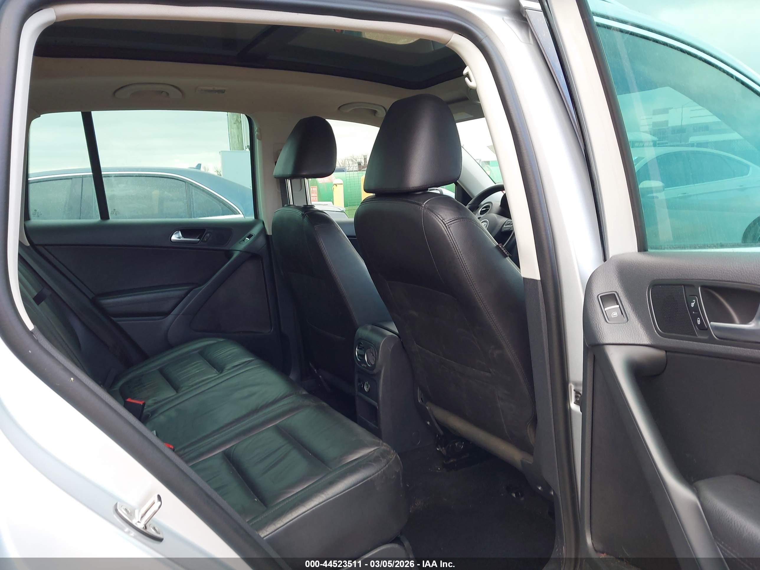 VOLKSWAGEN TIGUAN image 8
