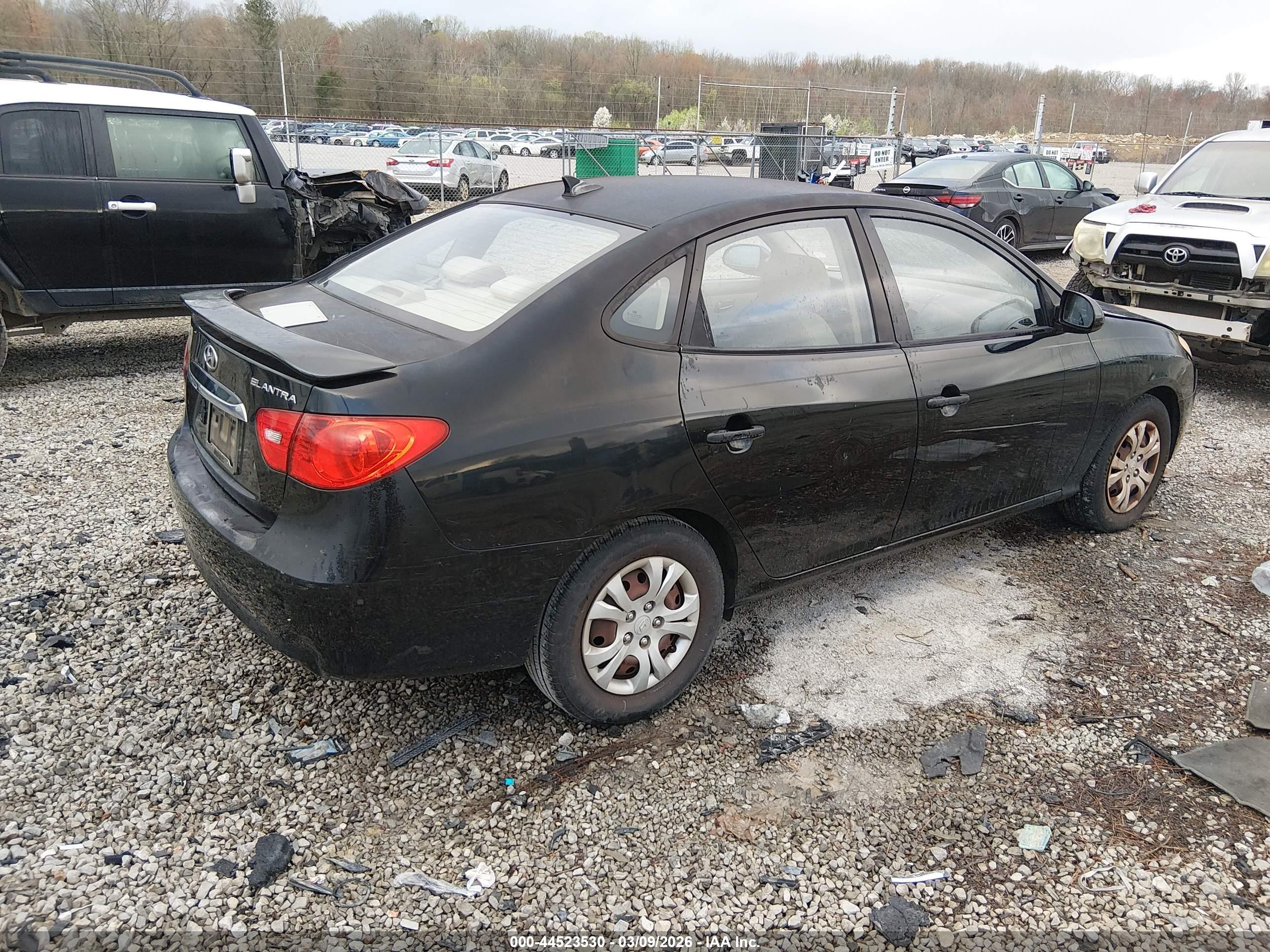 HYUNDAI ELANTRA image 4