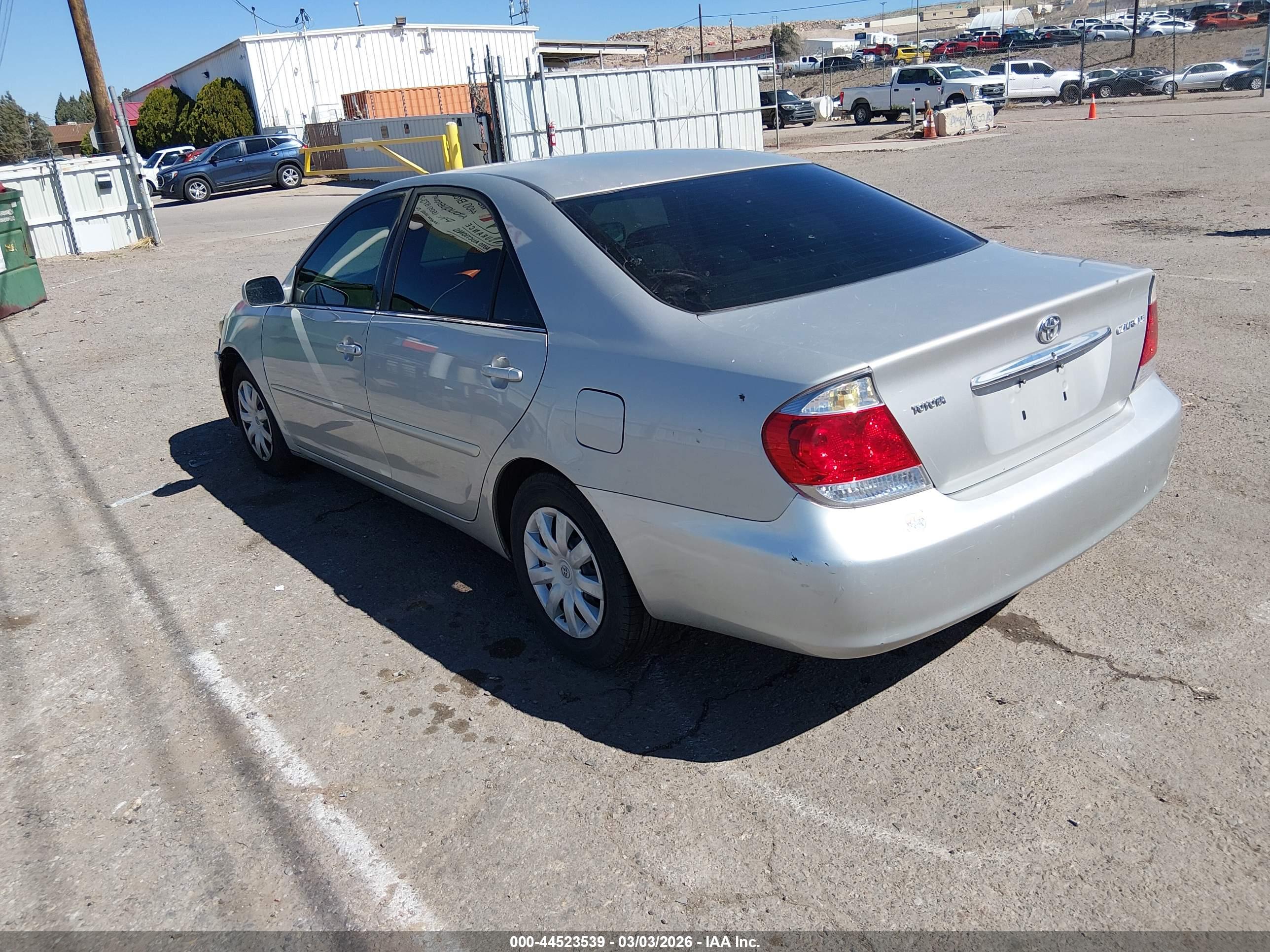 TOYOTA CAMRY image 3