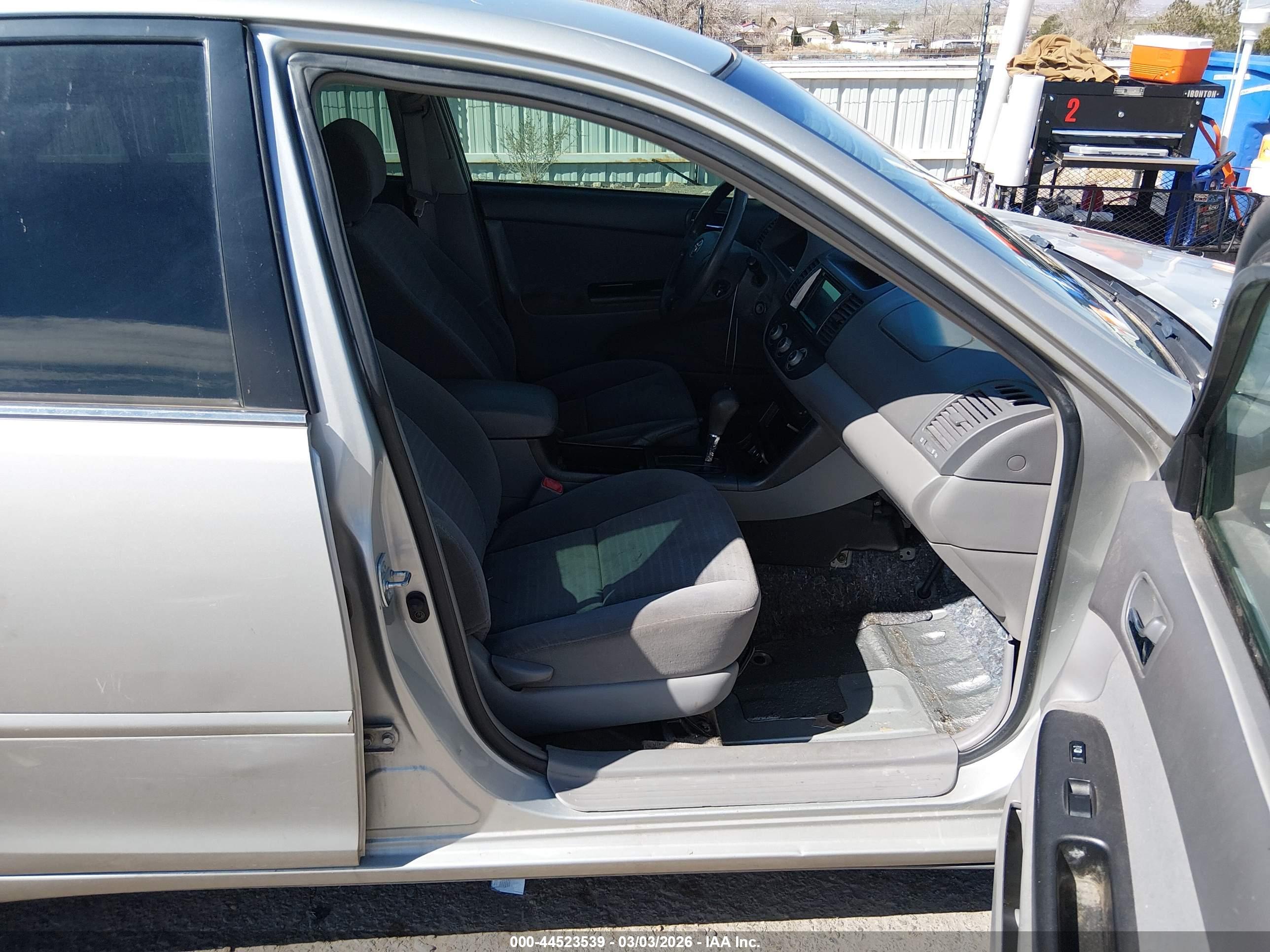 TOYOTA CAMRY image 5