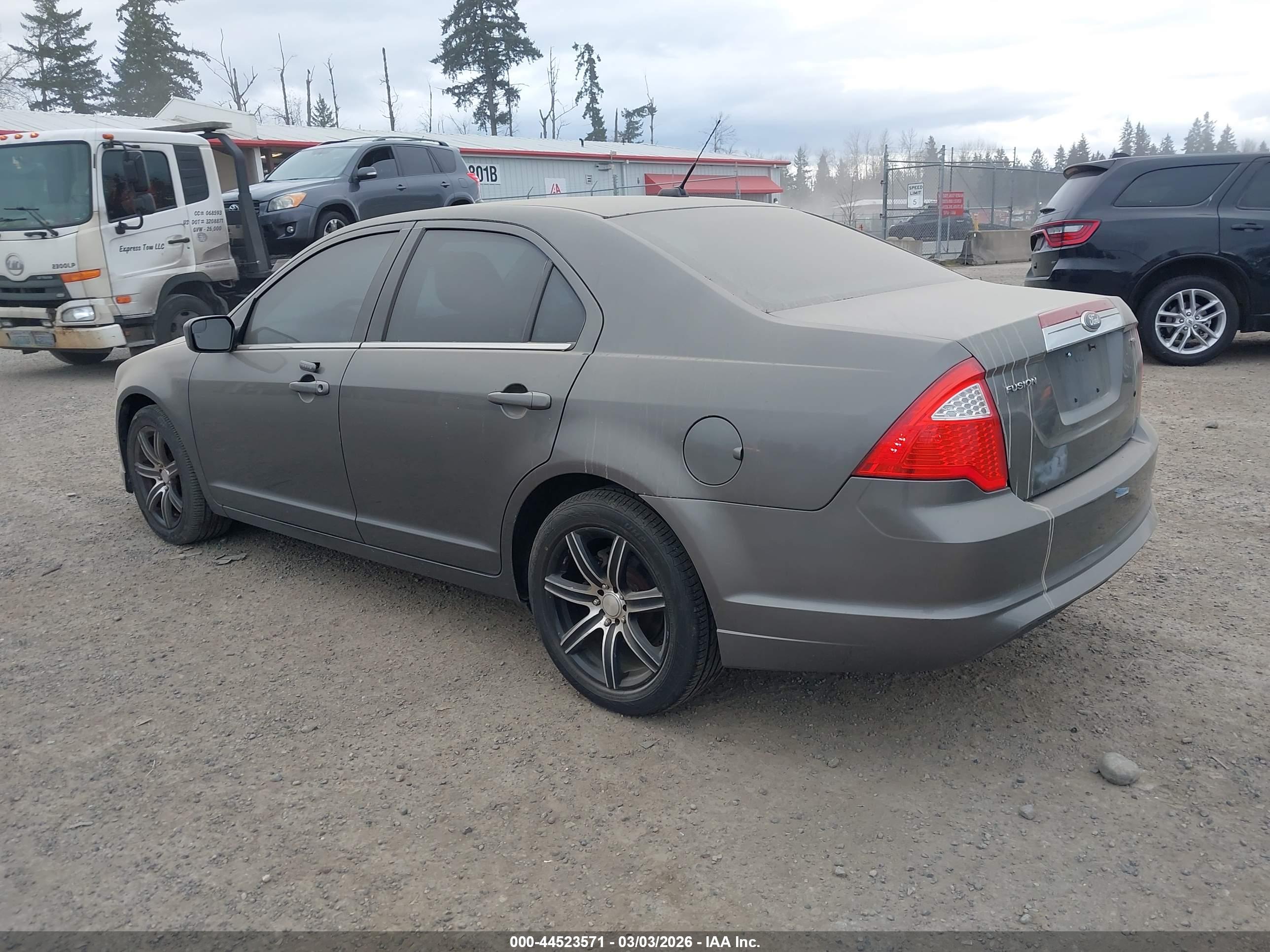 FORD FUSION image 3