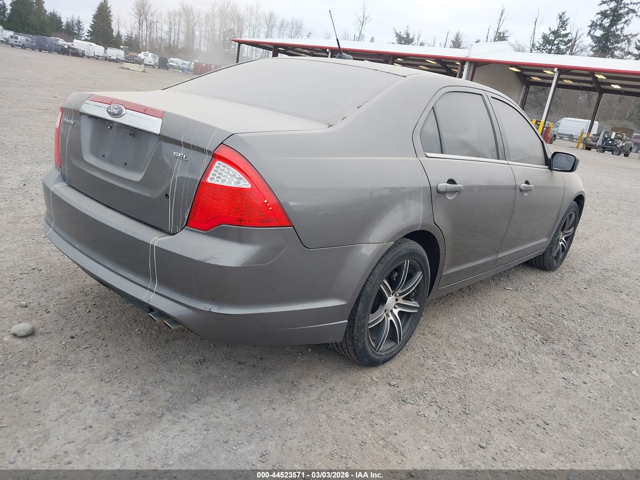 FORD FUSION image 4