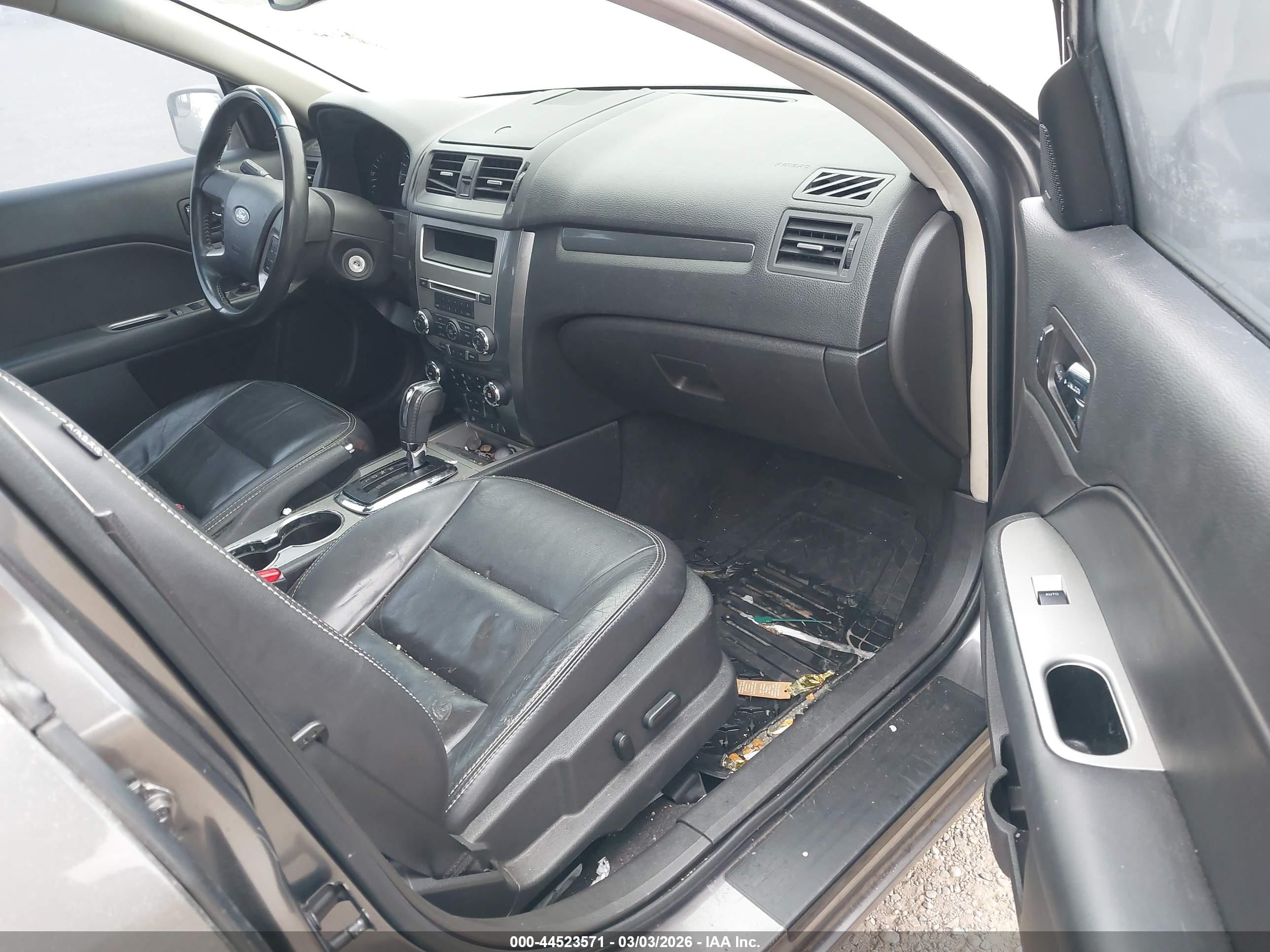 FORD FUSION image 5