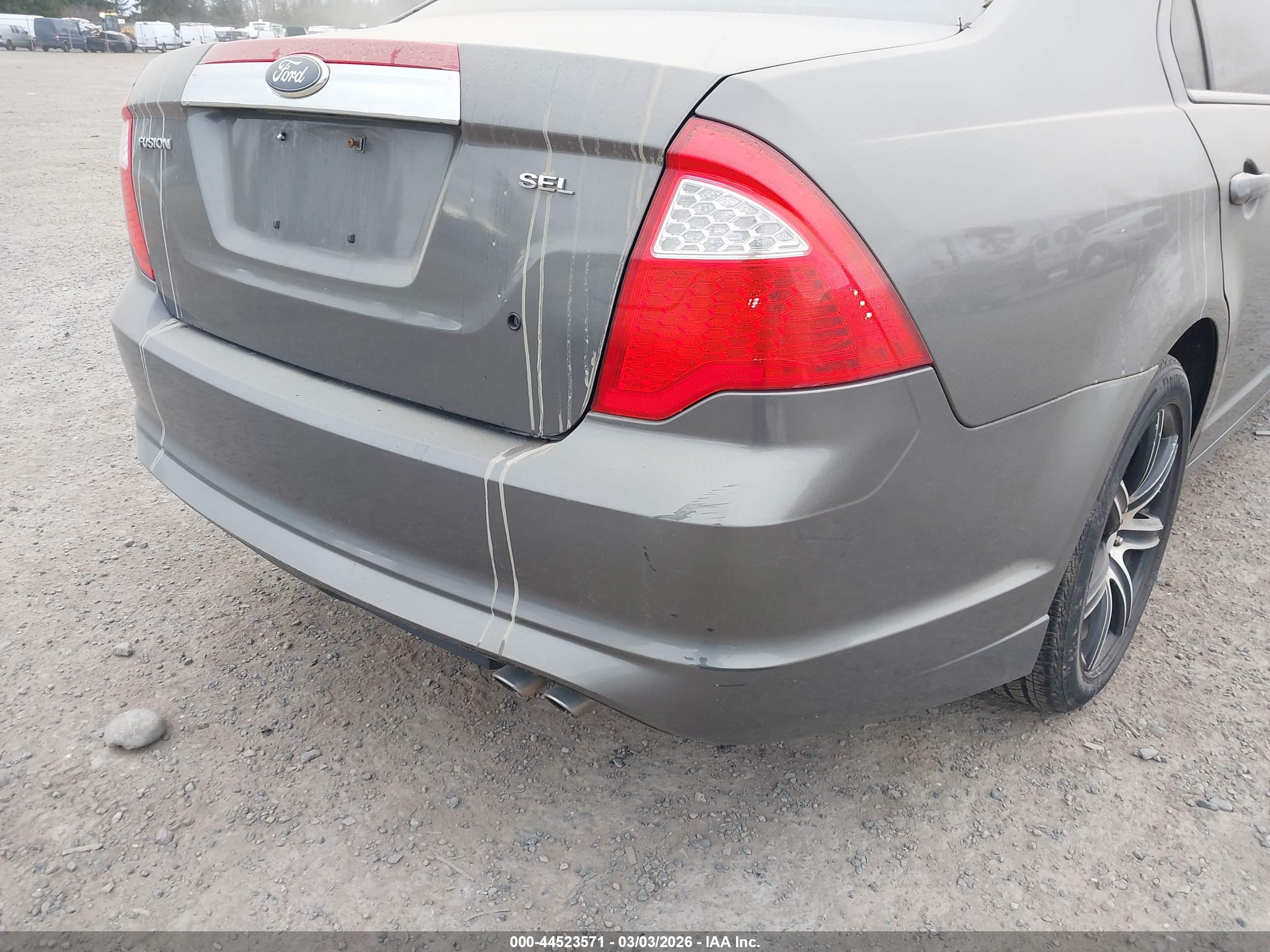 FORD FUSION image 6