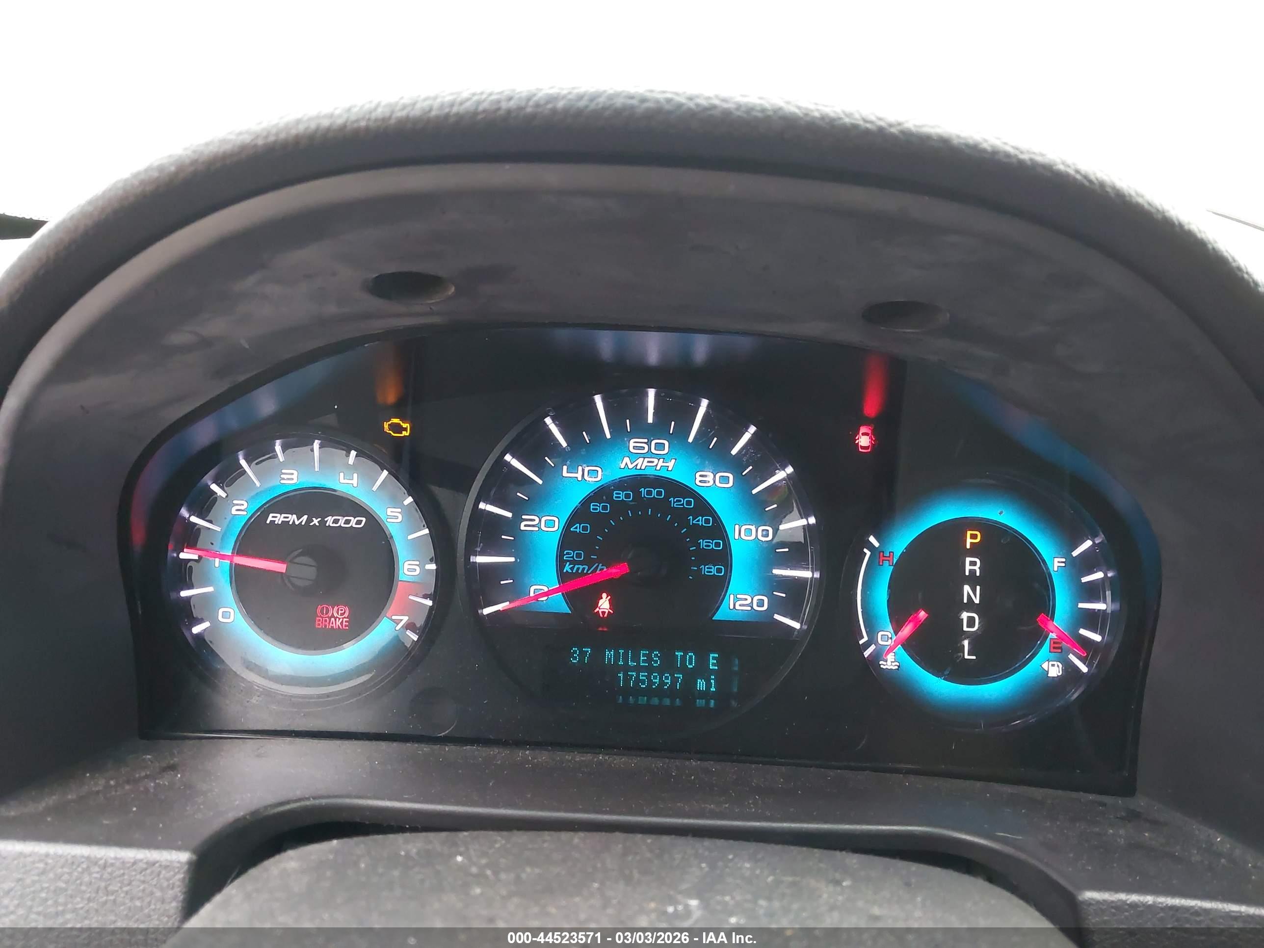 FORD FUSION image 7