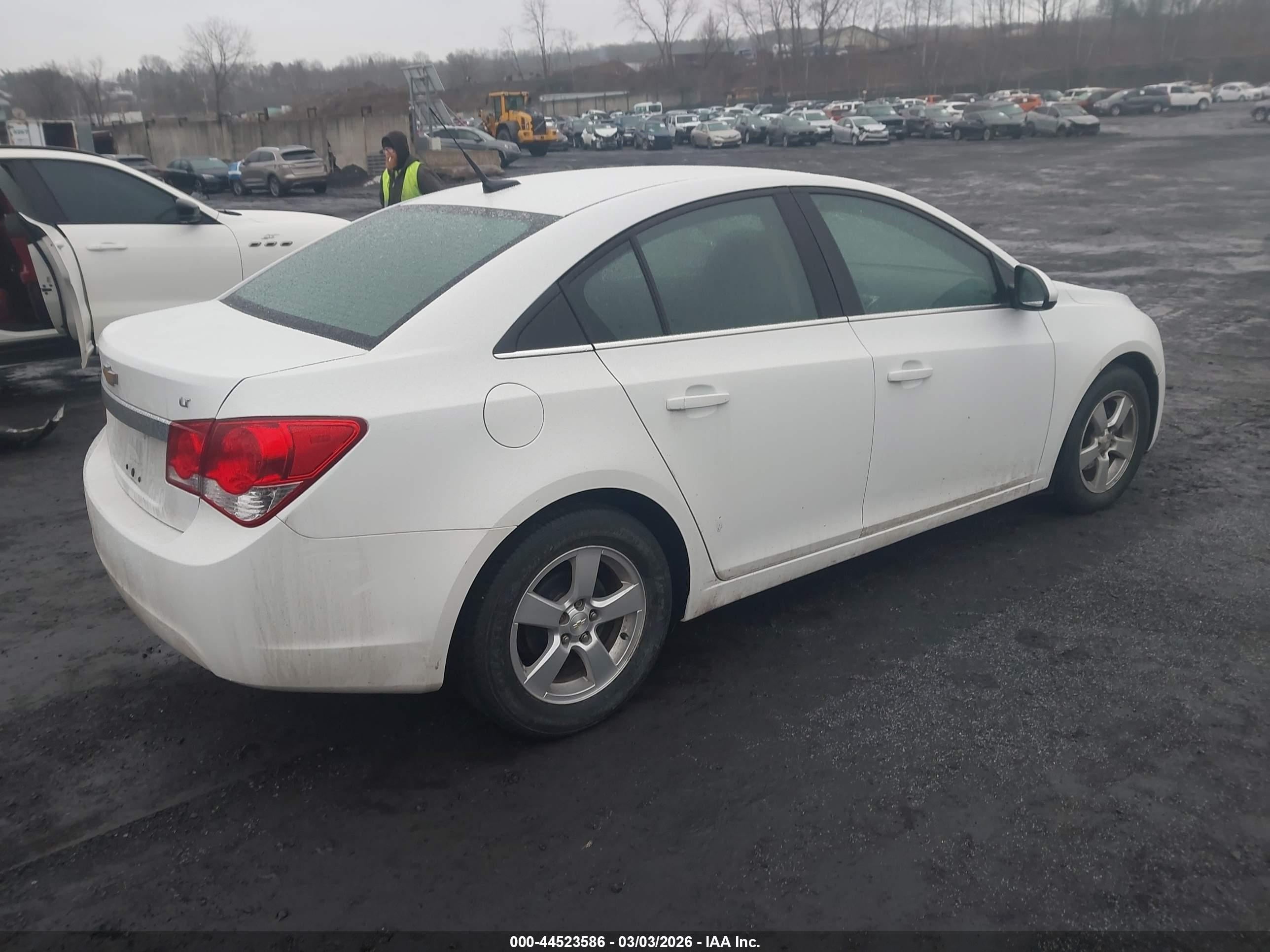 CHEVROLET CRUZE image 4
