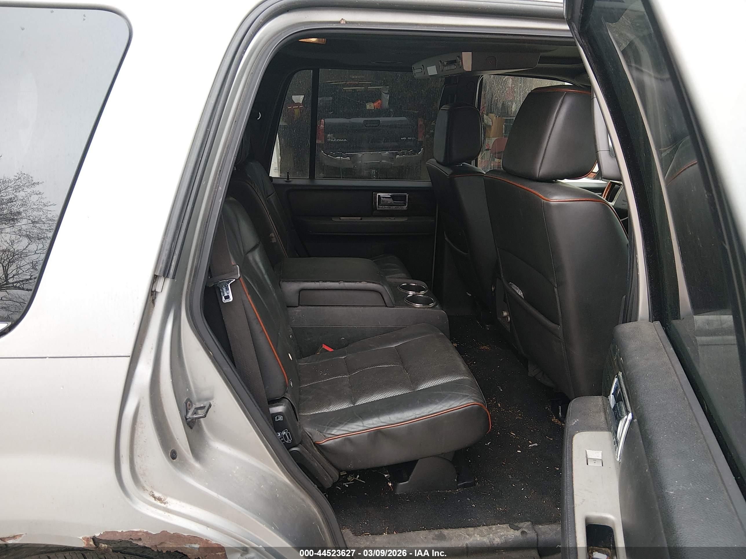LINCOLN NAVIGATOR image 8
