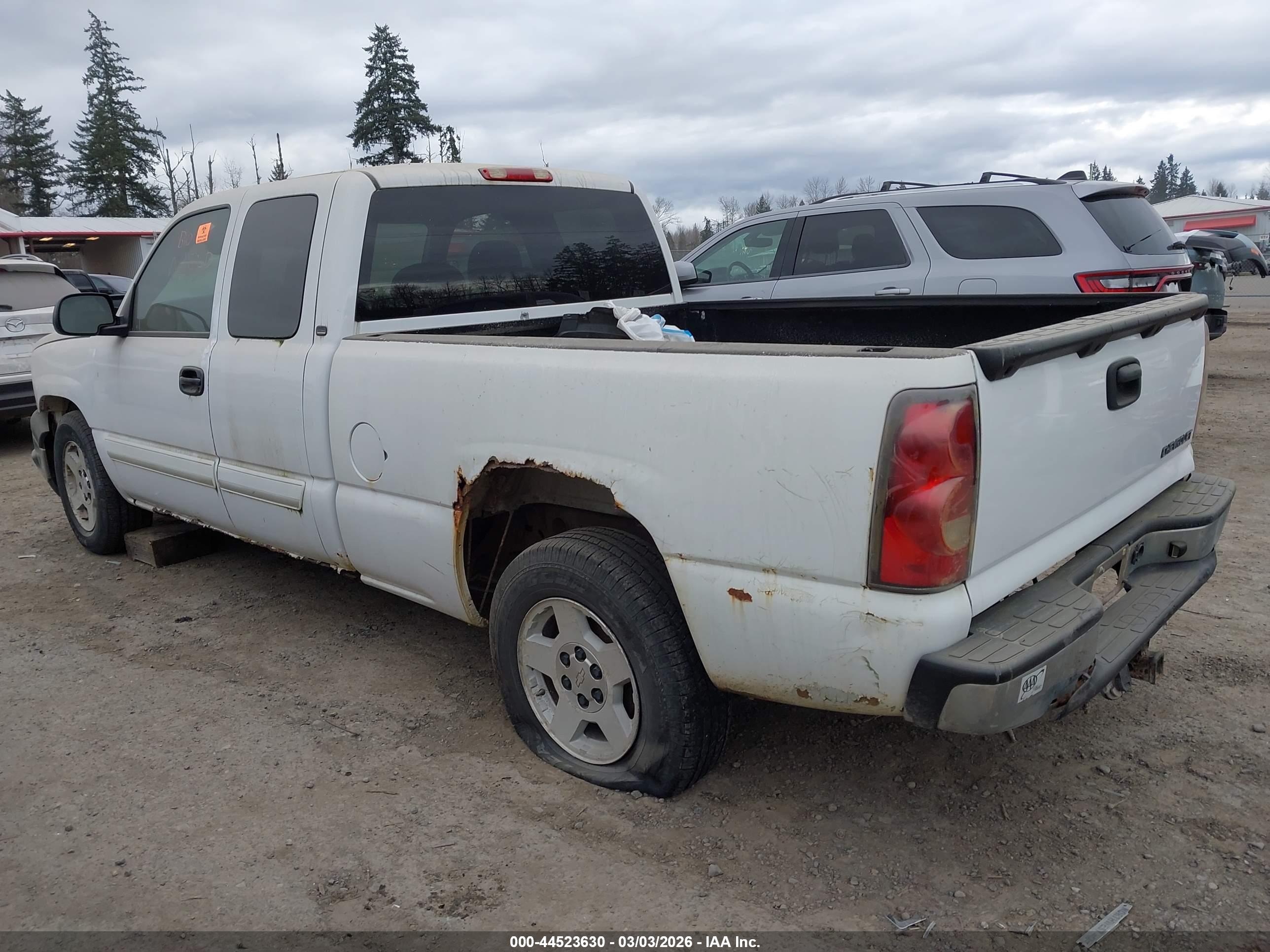 CHEVROLET SILVERADO image 3