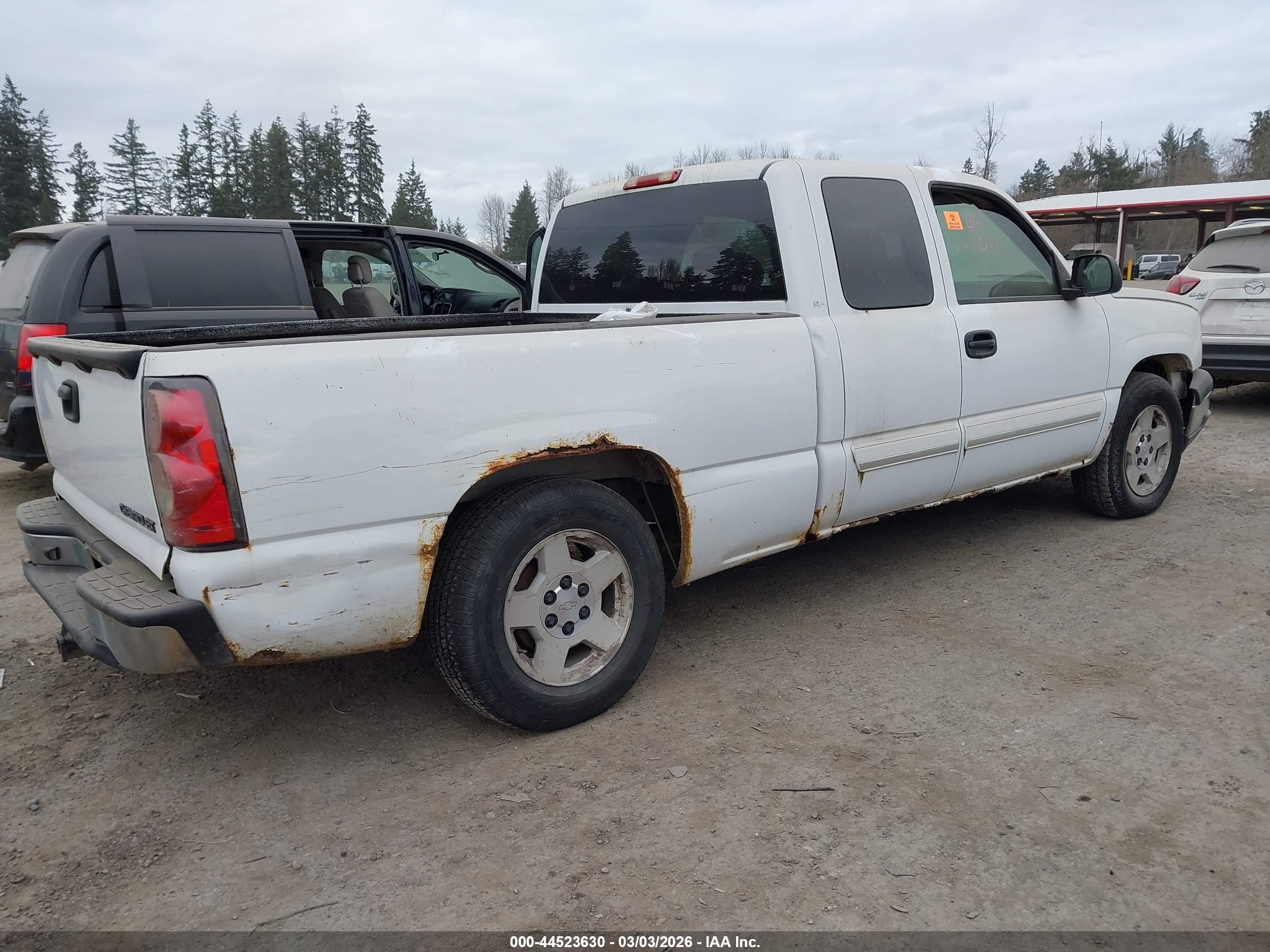CHEVROLET SILVERADO image 4