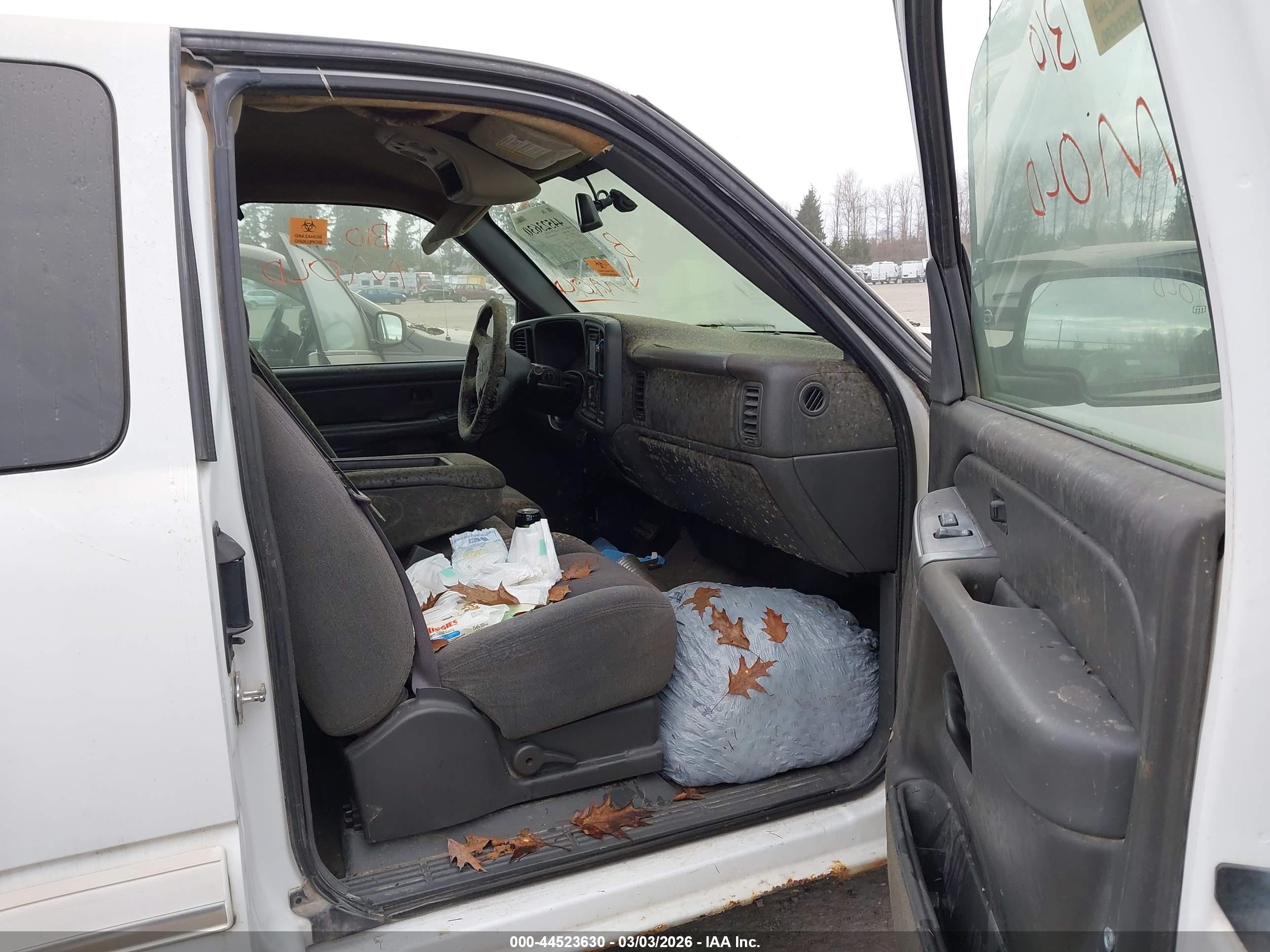 CHEVROLET SILVERADO image 5
