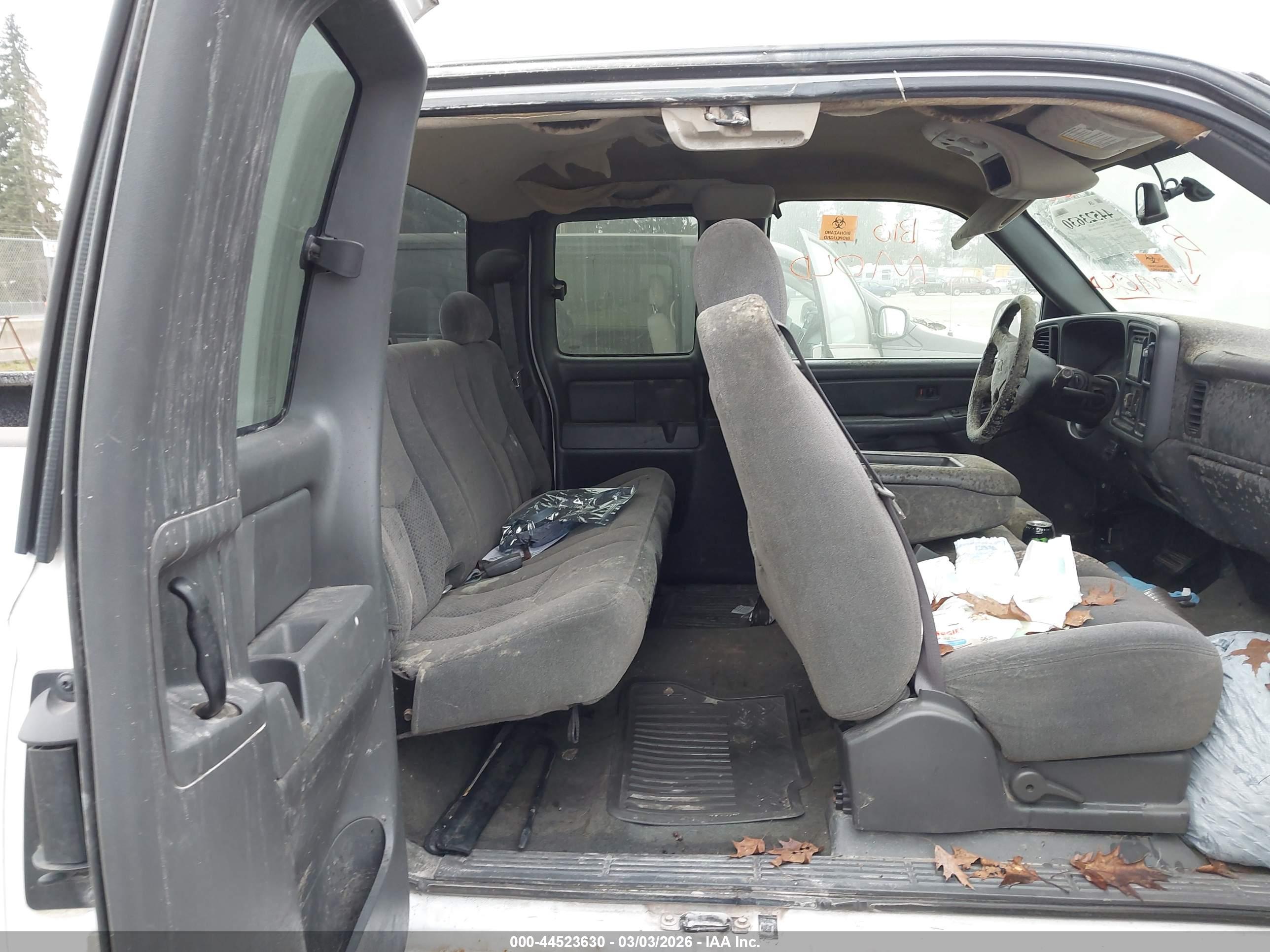 CHEVROLET SILVERADO image 8